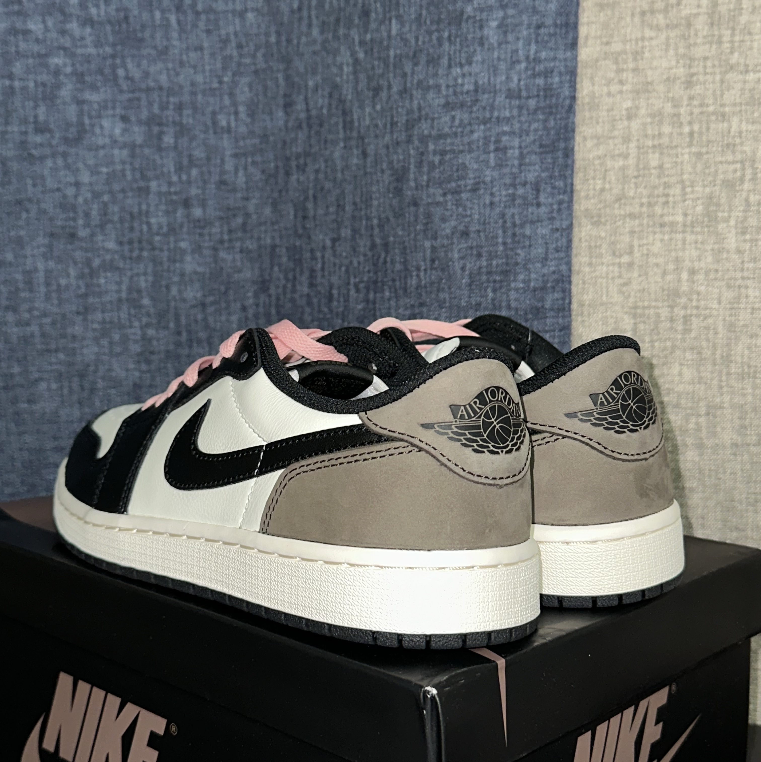 Jordan 1 Retro Low OG Mocha 착용 스타일 - 4