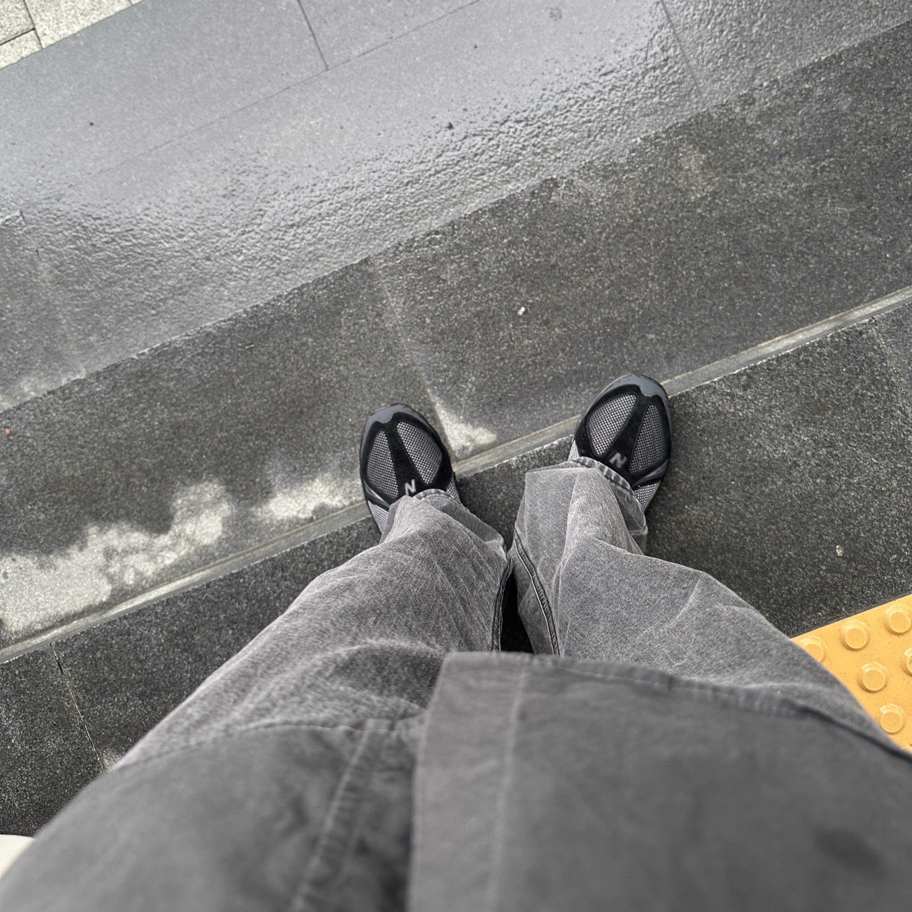 New Balance x Comme des Garcons Homme ML610S Black 착용 스타일