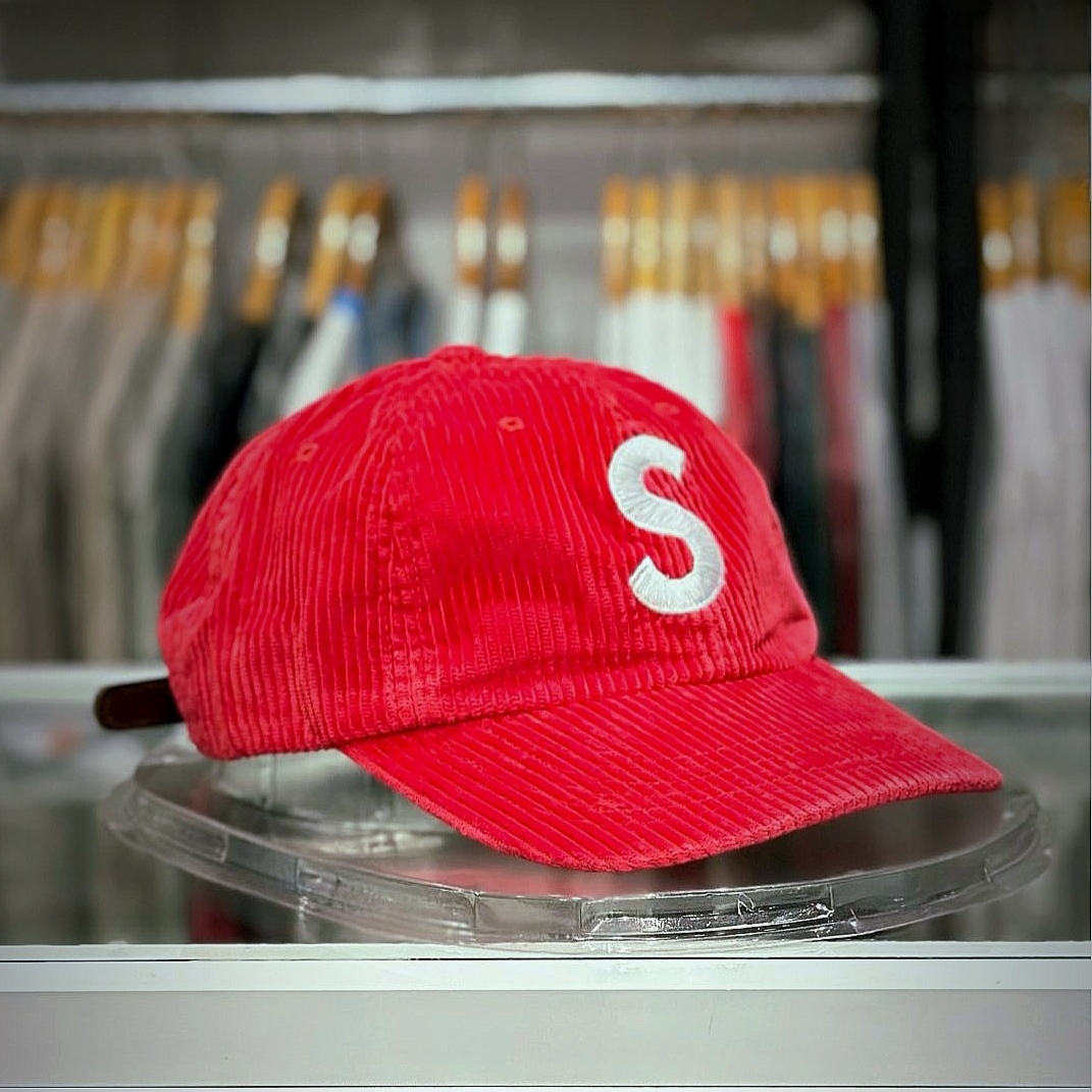 Supreme Corduroy S Logo 6-Panel Bright Red - 24FW, Supreme Pigment Canvas S Logo 6-Panel Red - 23SS 착용 스타일