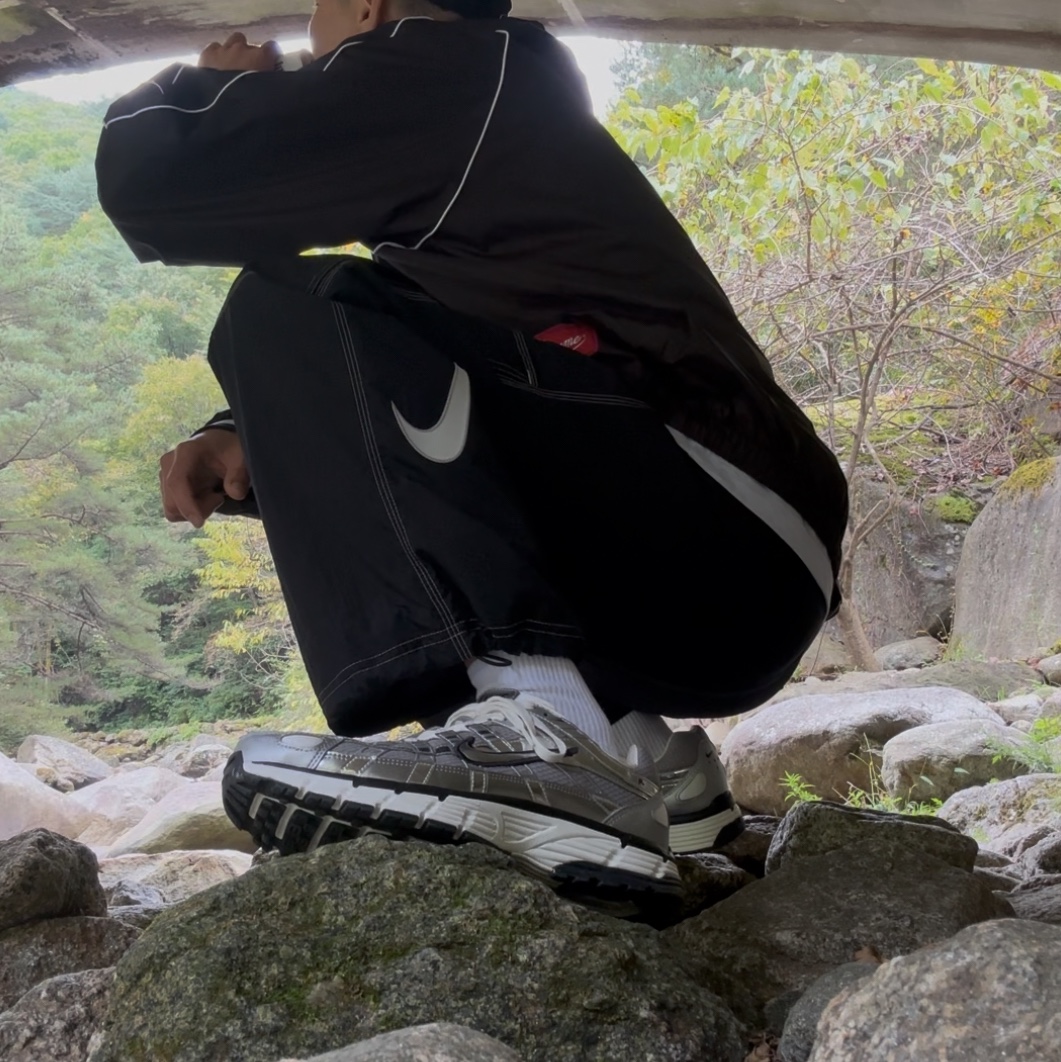 Supreme x Ducati 6-Panel Black - 24SS, Supreme Hooded Warm Up Pullover Black - 23FW 착용 스타일 - 2