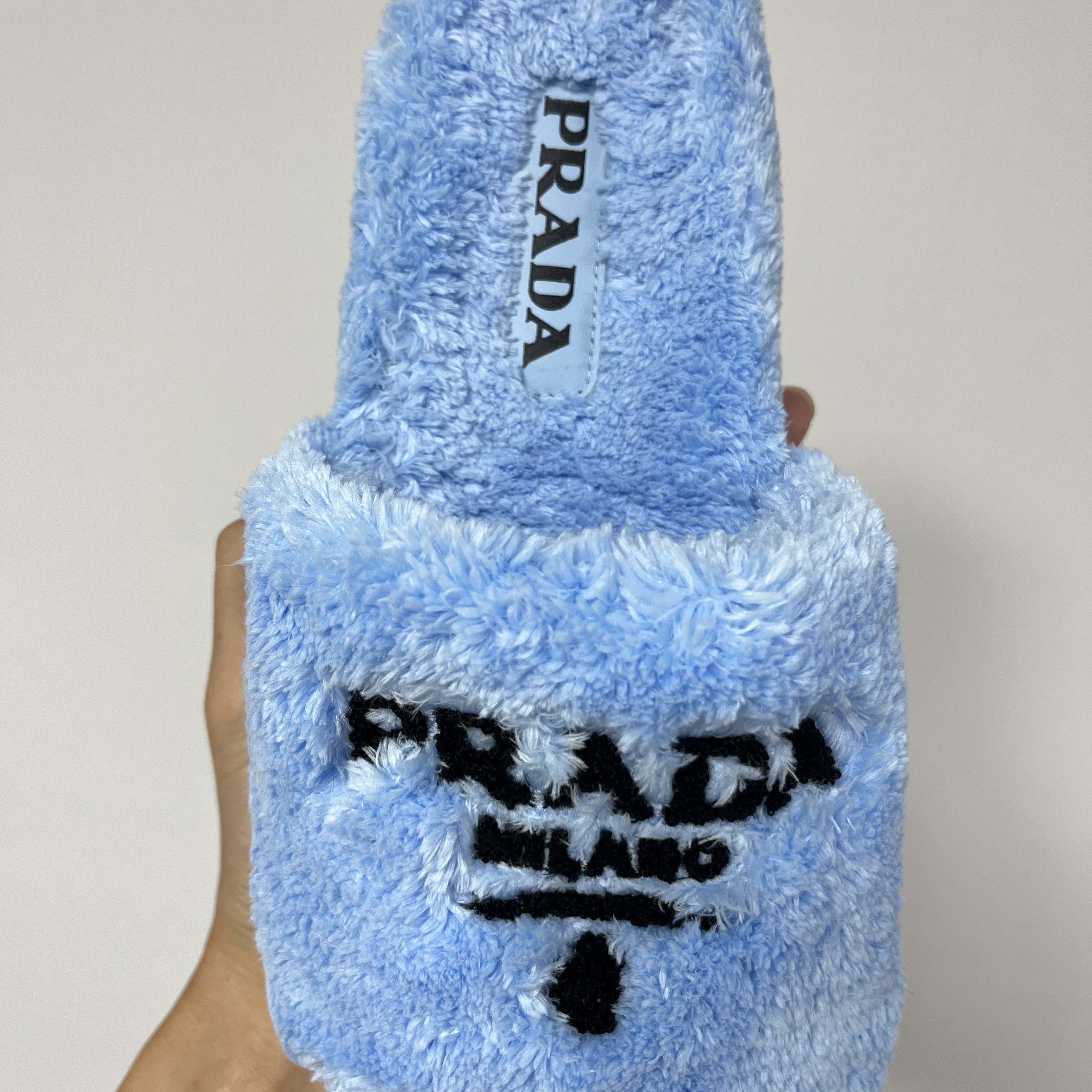 (W) Prada Terry Cloth Slides Celeste Black 착용 스타일 - 2