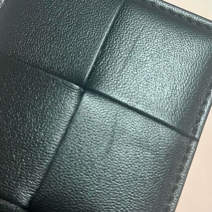 Bottega Veneta Credit Card Case Lambskin & Calfskin Black 착용 스타일 - 3