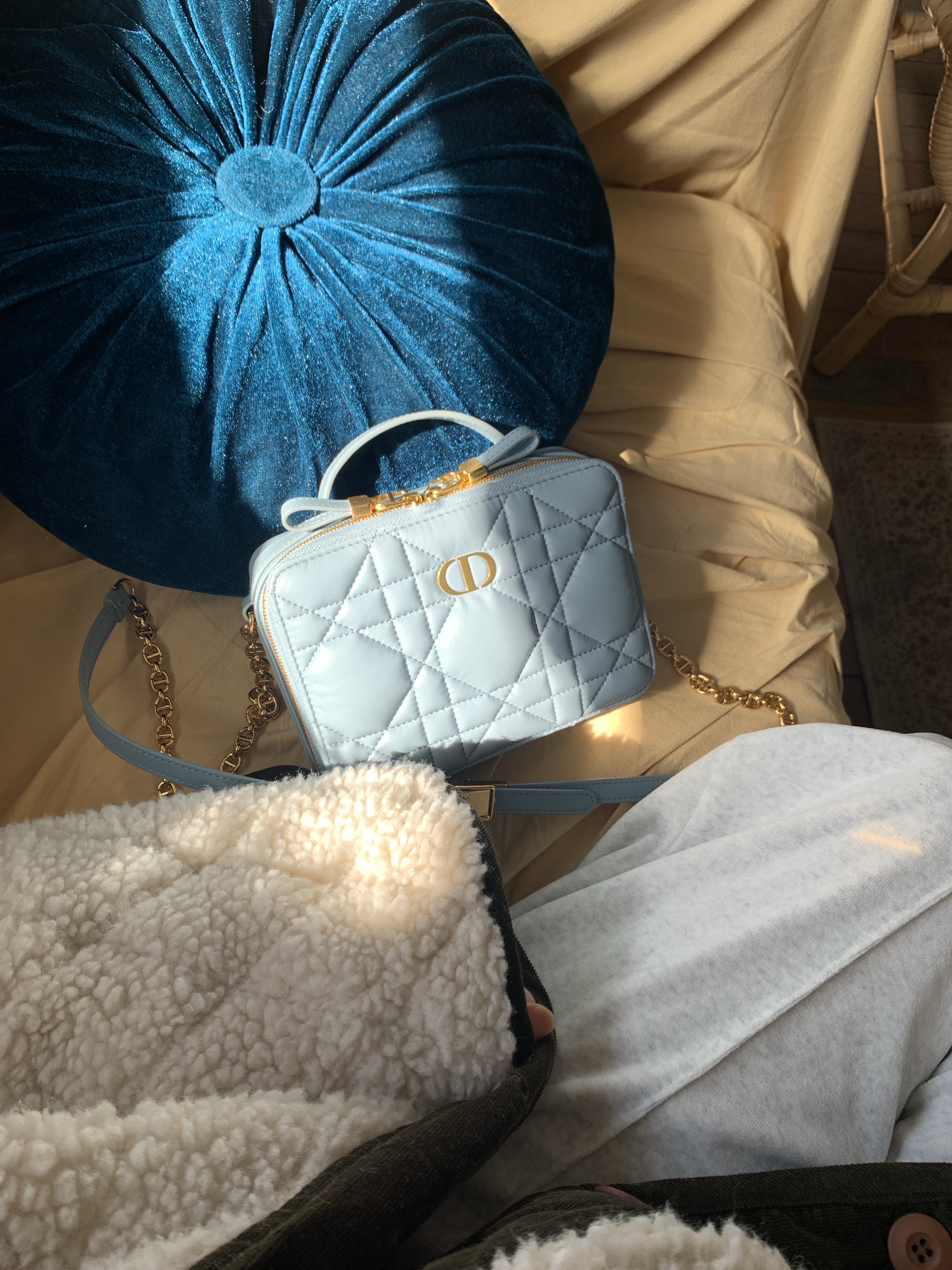 Chanel Codes Couleur Limited Edition Miroir Double Facettes 135 Immortelle, (W) Converse Chuck Taylor All Star Hi Lugged 2.0 Beach Stone 착용 스타일 - 3