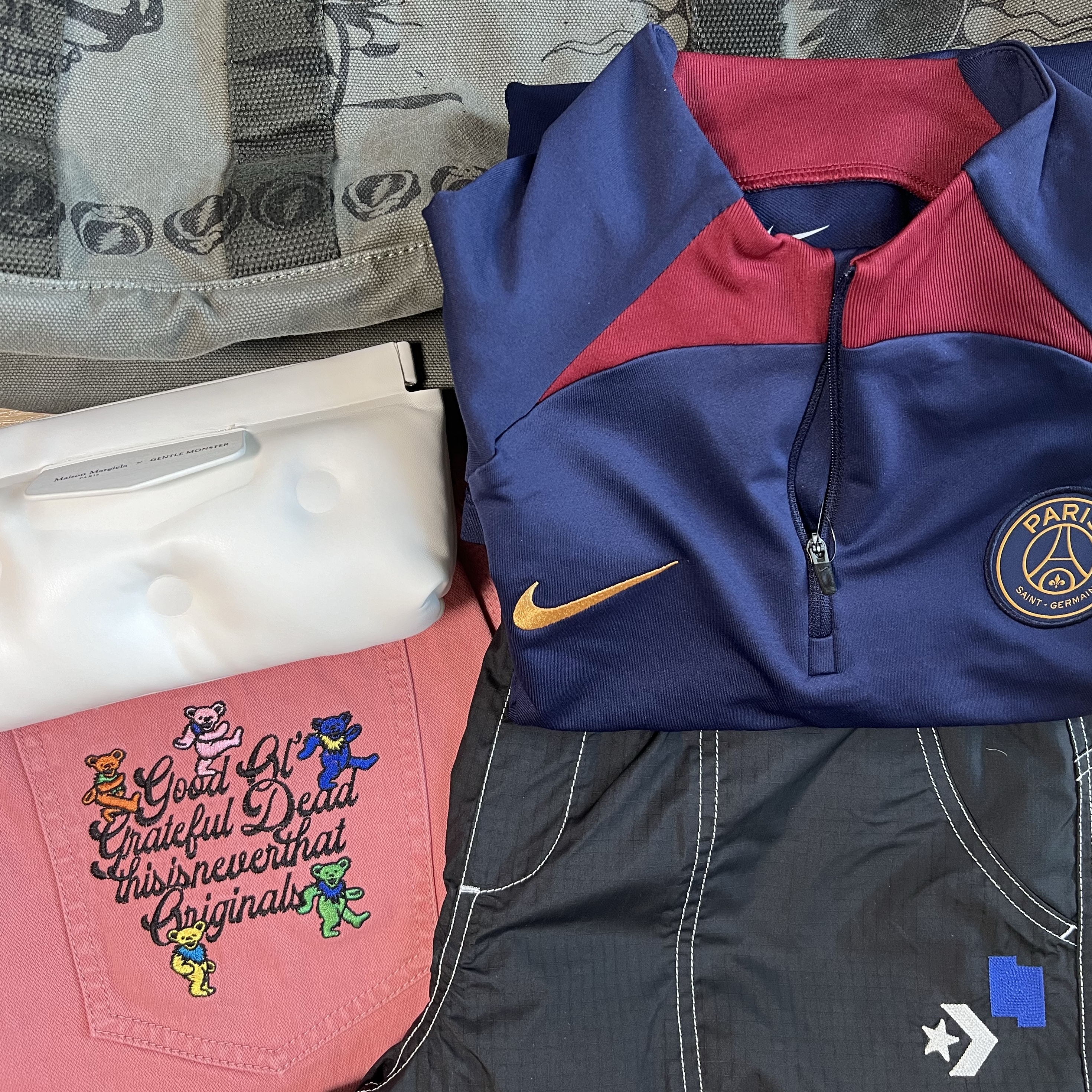 Nike Paris Saint-Germain Dri-Fit Strike Soccer Drill Top, Thisisneverthat x Grateful Dead Iconography Duffle Bag Olive Drab 착용 스타일