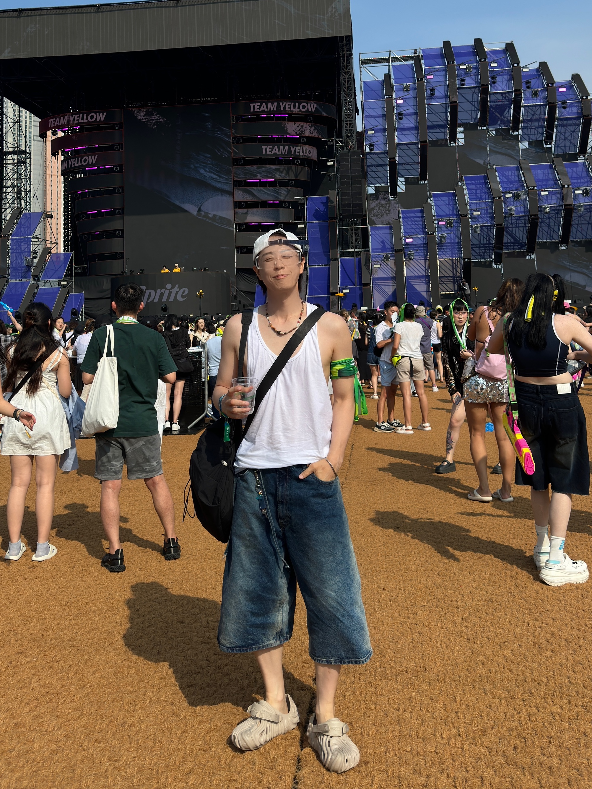 Crocs x Salehe Bembury Pollex Clog Horchata, Palace Unitas Pigment Pal Hat White Navy - 23FW 착용 스타일