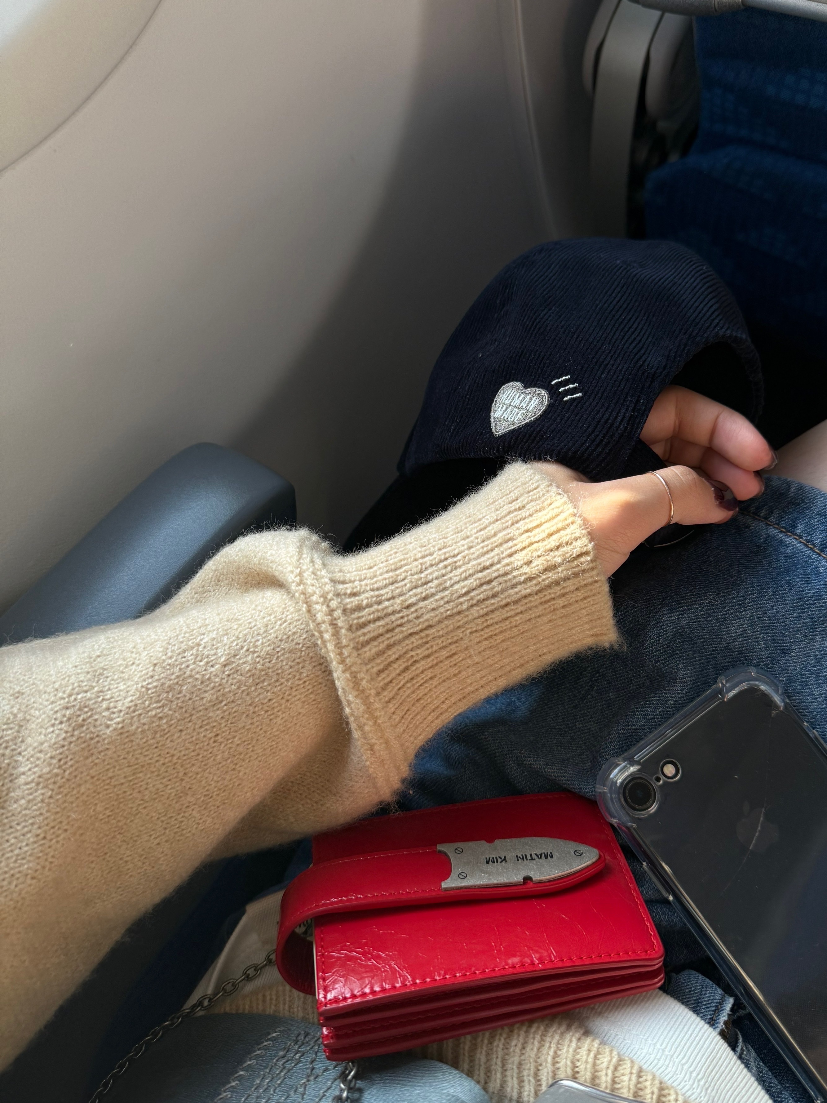 Matin Kim Accordion Necklace Wallet Red, Human Made 6 Panel Corduroy Cap Green 착용 스타일