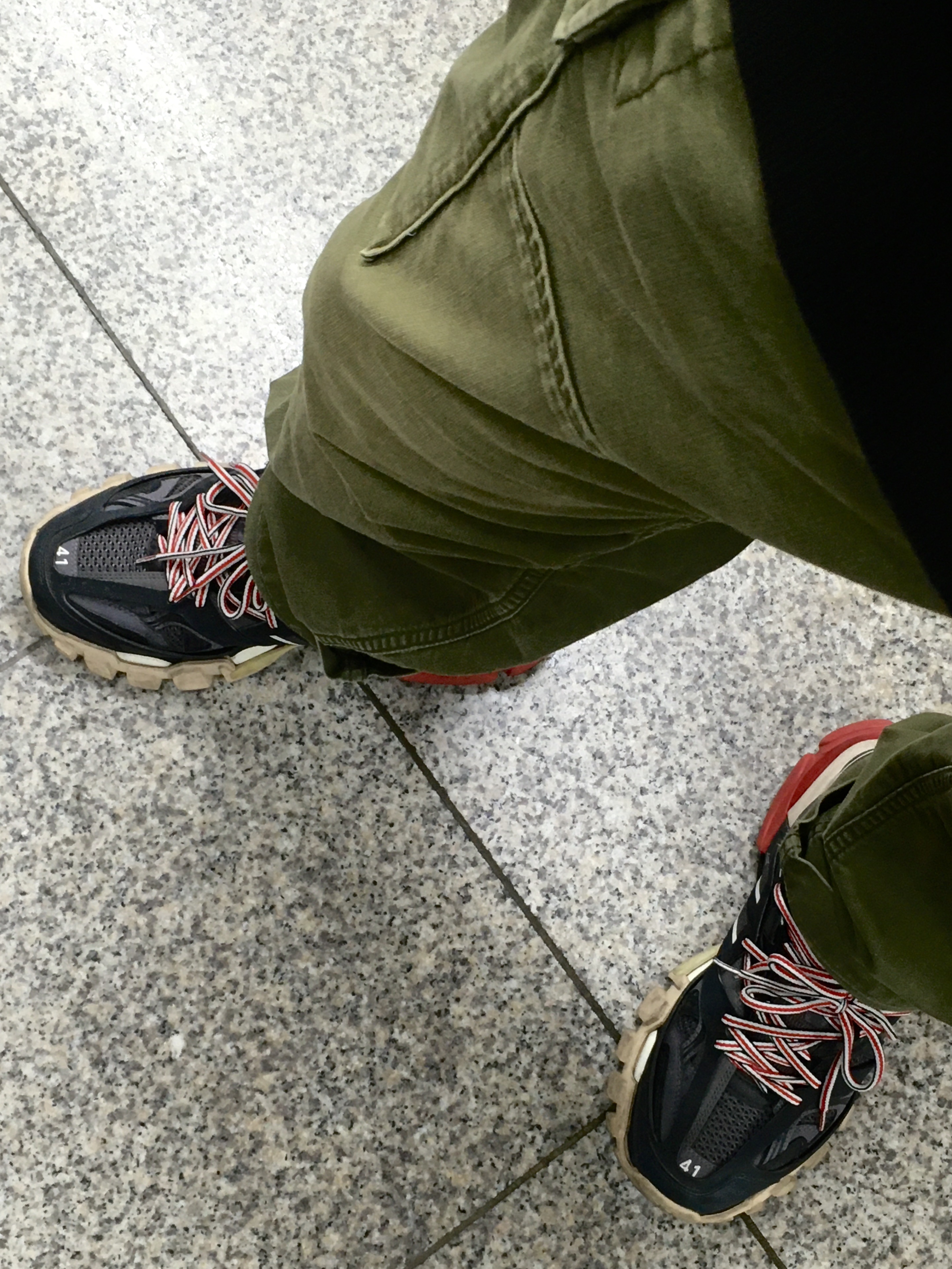 Balenciaga Track Sneakers Black Red 2019 착용 스타일