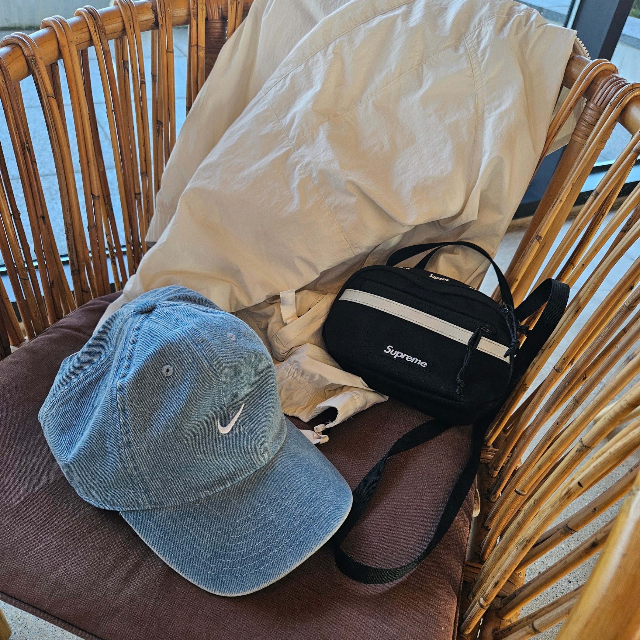 Supreme Mini Side Bag Black - 24FW, Nike Club Unstructured Denim Cap Aegean Storm Thunder Blue 착용 스타일