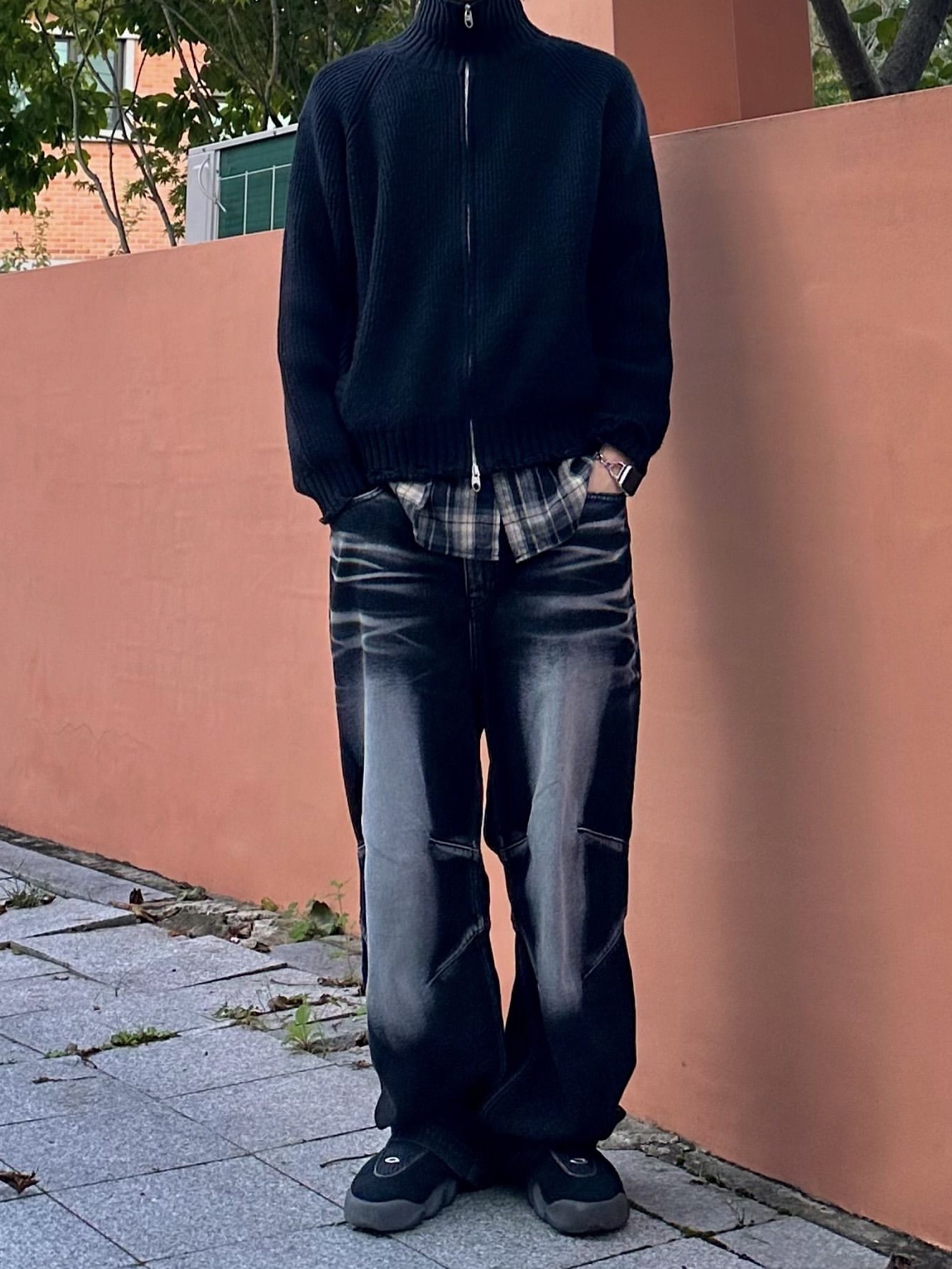 BLR Embossed Wave Washing Wide Denim Pants Black, BLR Embossed Wave Washing Wide Denim Pants Blue 착용 스타일