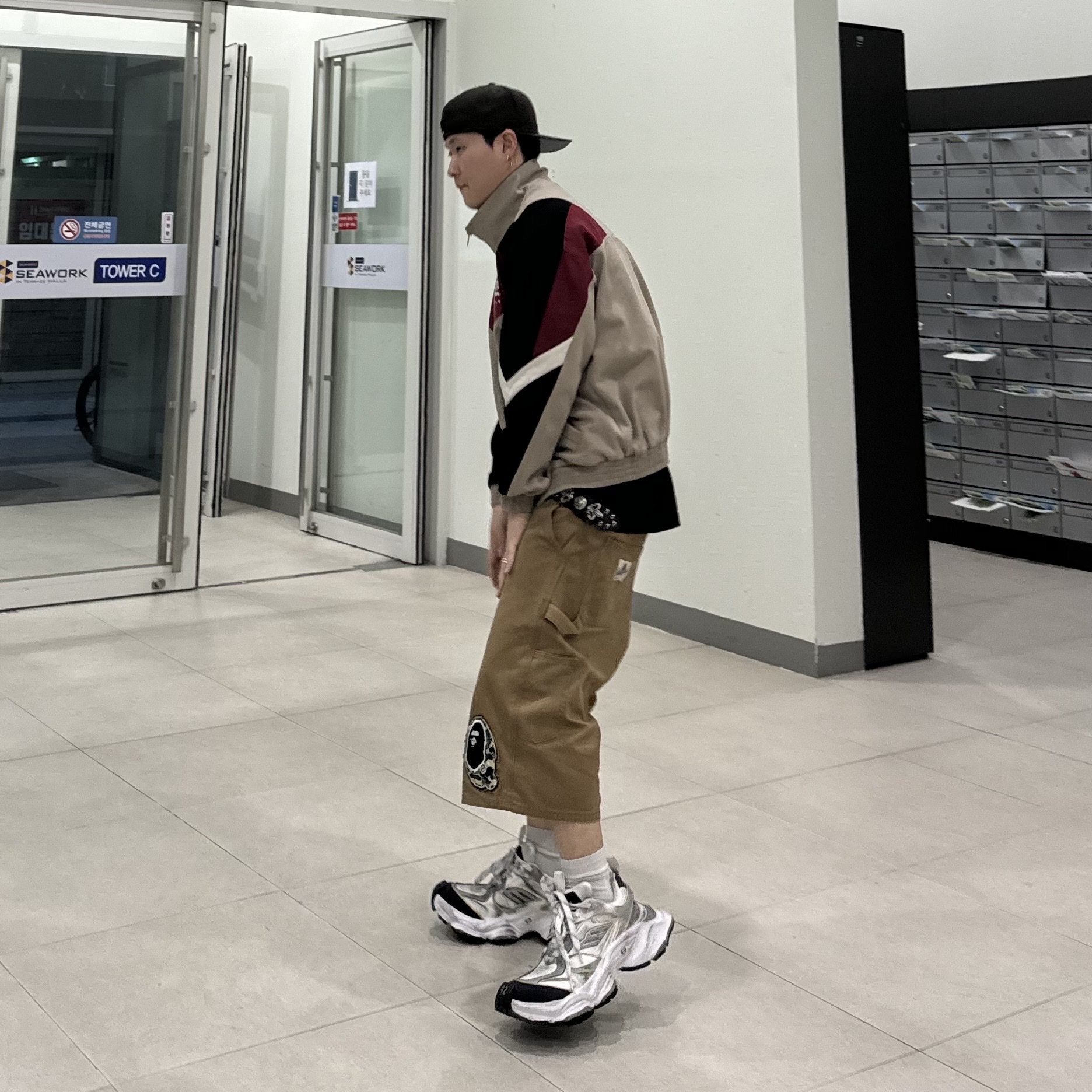 Supreme S Logo New Era Brown - 22FW, BAPE Sport Monogram Metal Logo Pin Sweatshorts Beige 착용 스타일