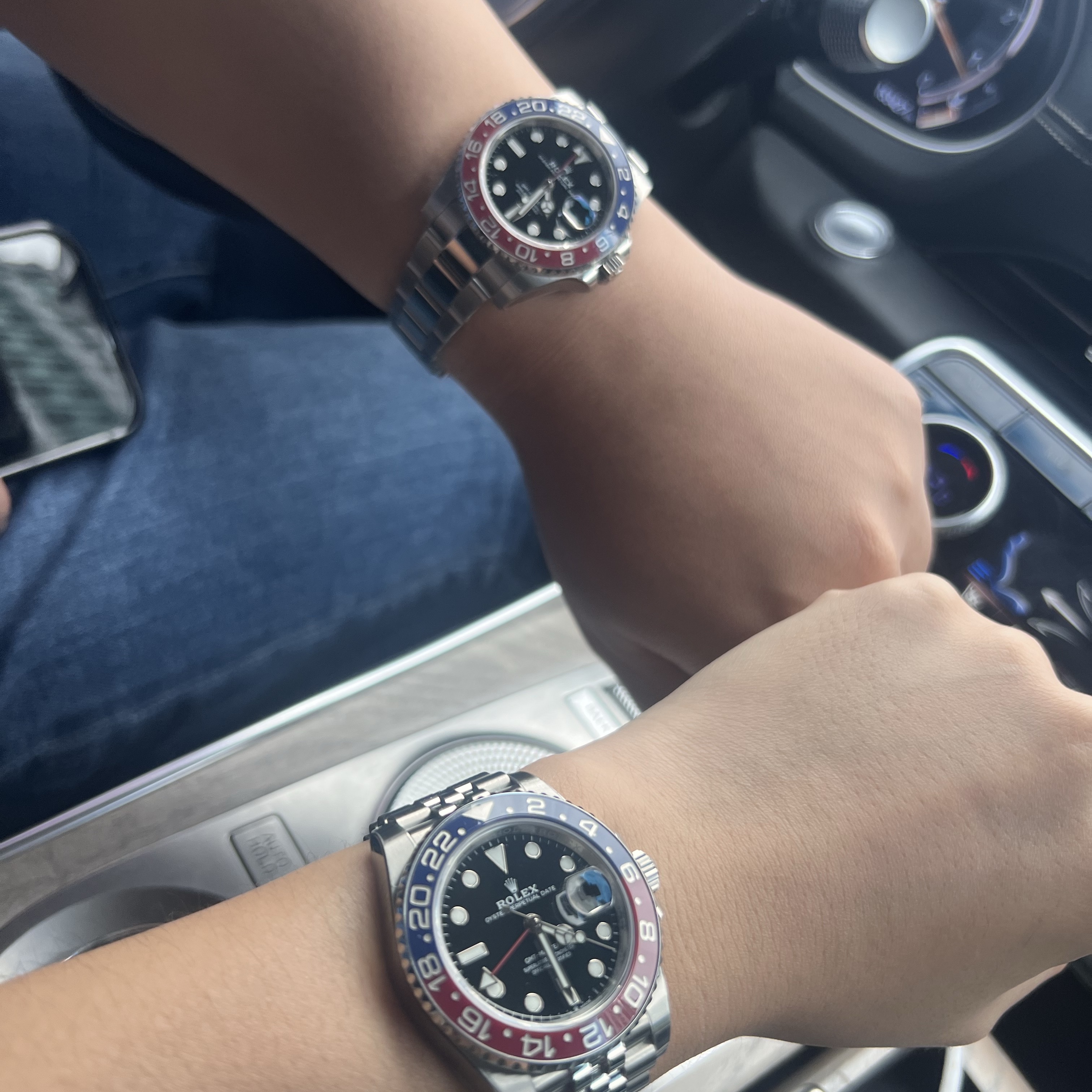 Rolex GMT-Master II 40mm 126710BLRO Black Jubilee, Rolex GMT-Master II 40mm 126710BLRO Black Oyster 착용 스타일 - 2