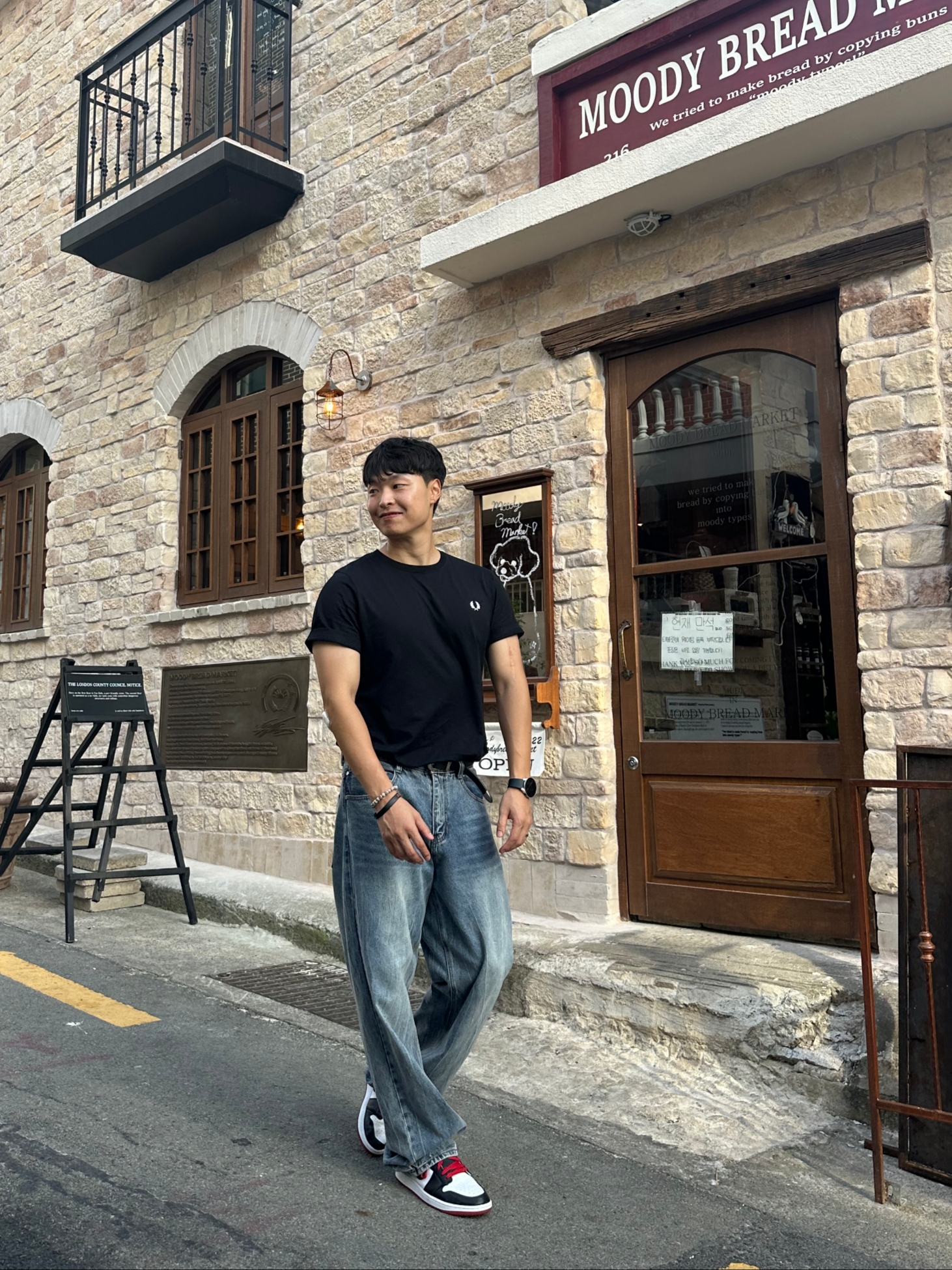 Fred Perry Ringer T-Shirt (102), Jordan 1 Retro Low OG Black Toe 착용 스타일