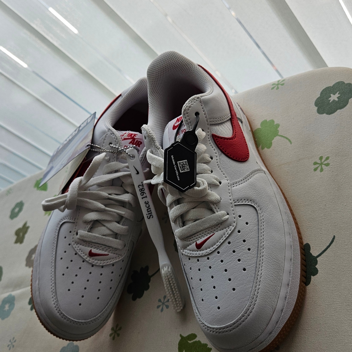 Nike Air Force 1 Low Retro Color of the Month University Red 착용 스타일