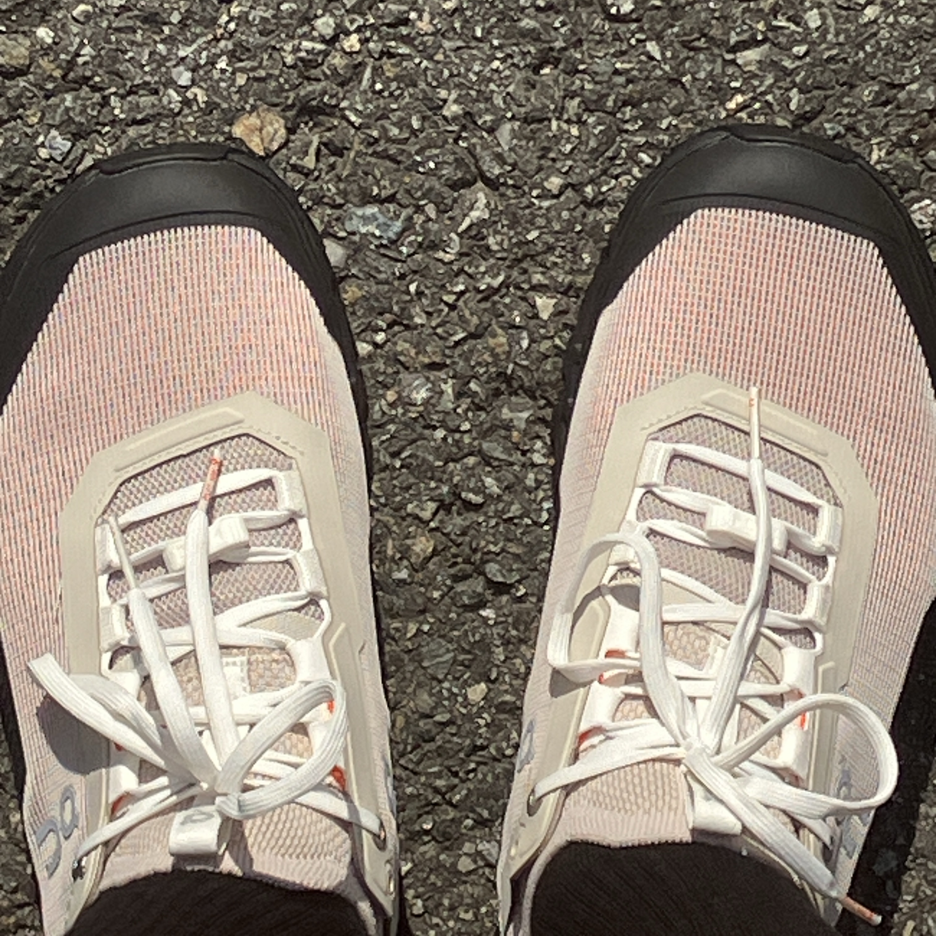 On Running Cloudultra 2 Sand Black, Adidas Running X Adizero Heat.rdy Lightweight Cap Preloved Crimson 착용 스타일 - 1