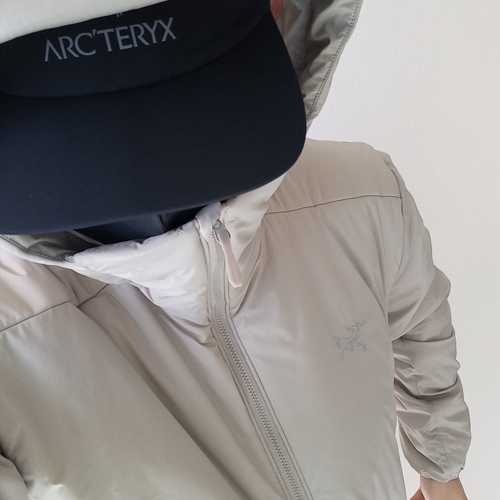 Arc'teryx Atom Heavyweight Hoody Rune, Arc'teryx Gore 5 Panel Cap Black 착용 스타일 - 2