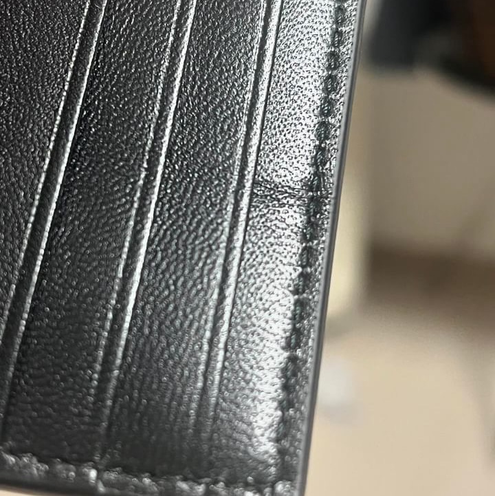 Bottega Veneta Credit Card Case Lambskin & Calfskin Black 착용 스타일 - 1