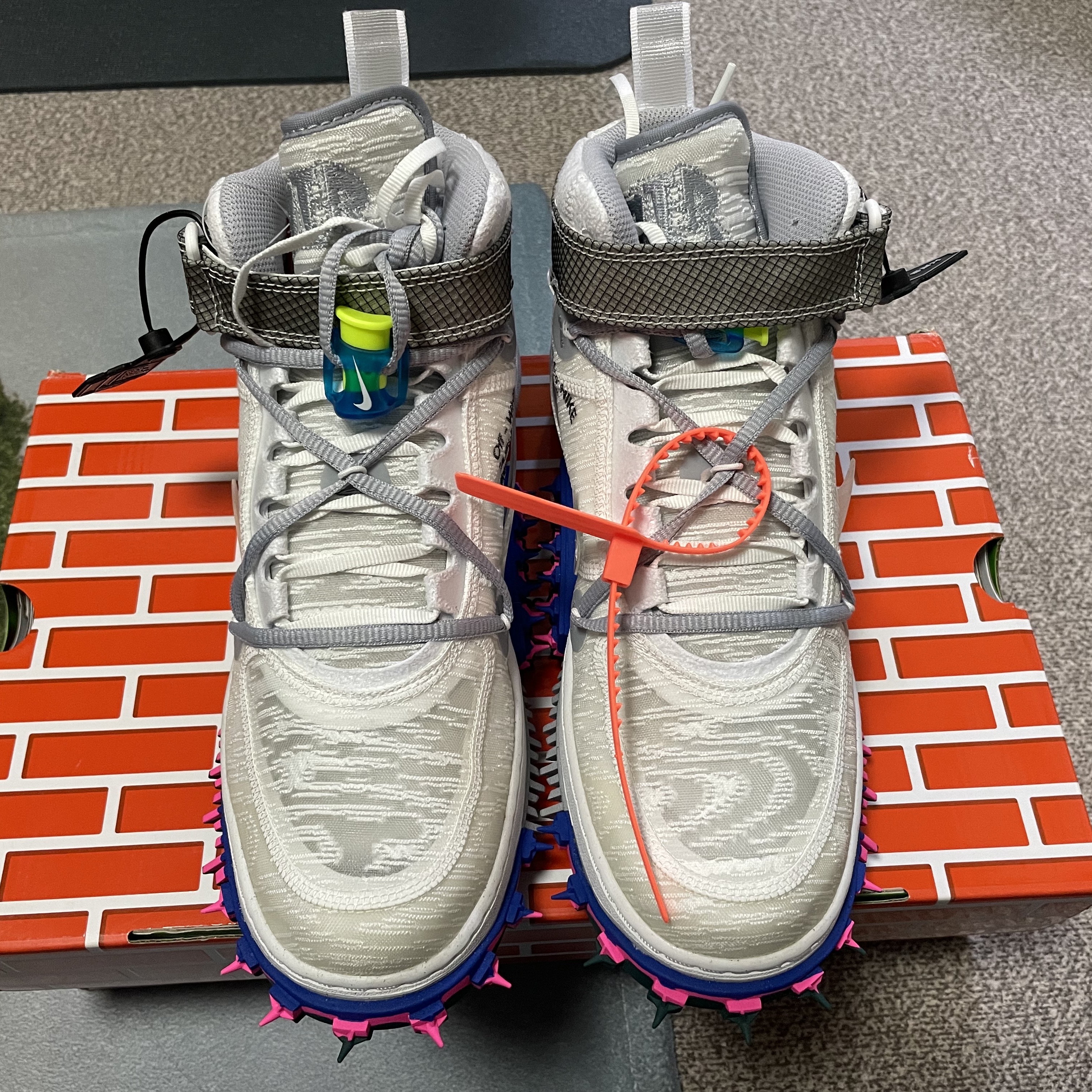 Nike x Off-White Air Force 1 Mid SP White 착용 스타일 - 1