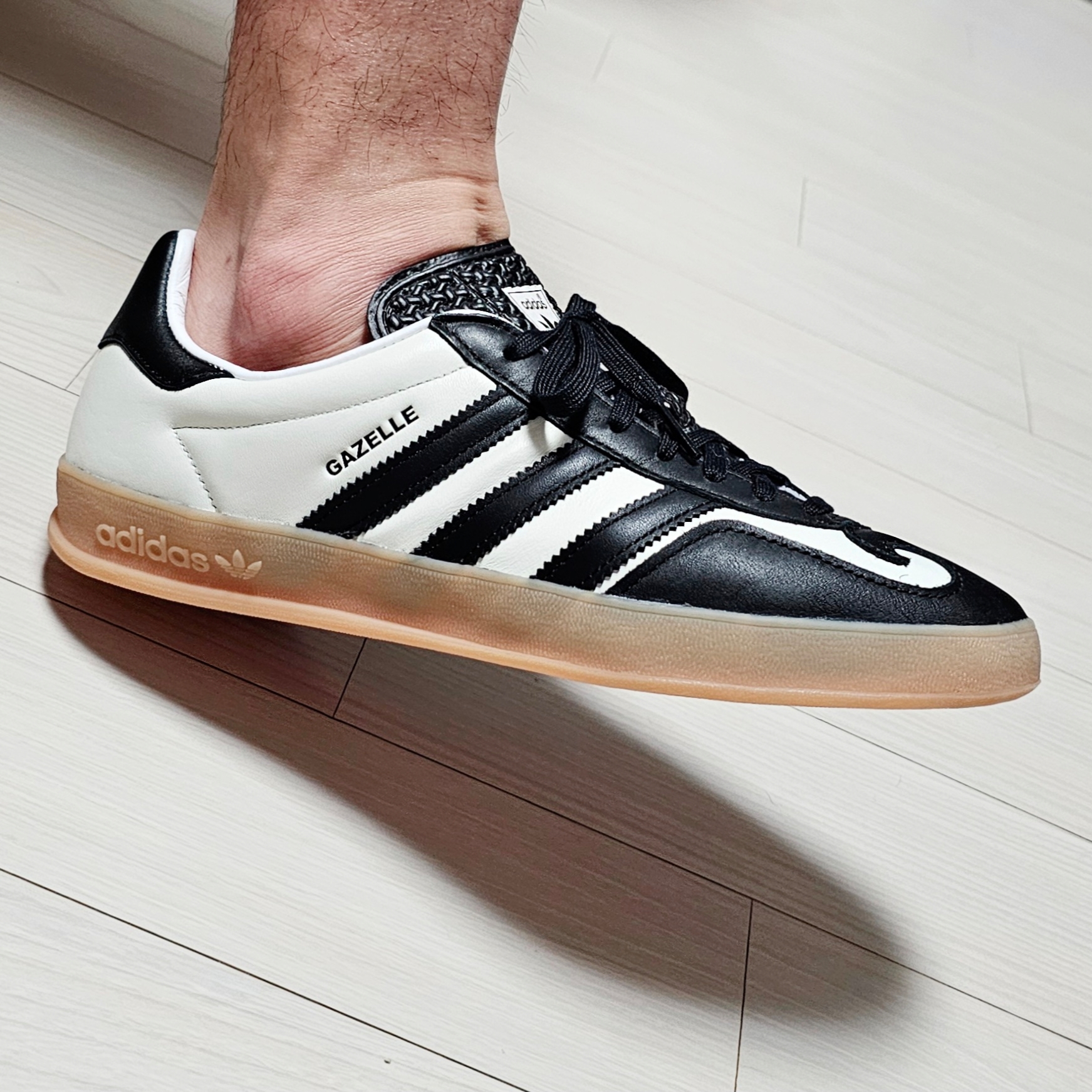 Adidas Gazelle Indoor Gatsin Cloud White Core White 착용 스타일 - 1