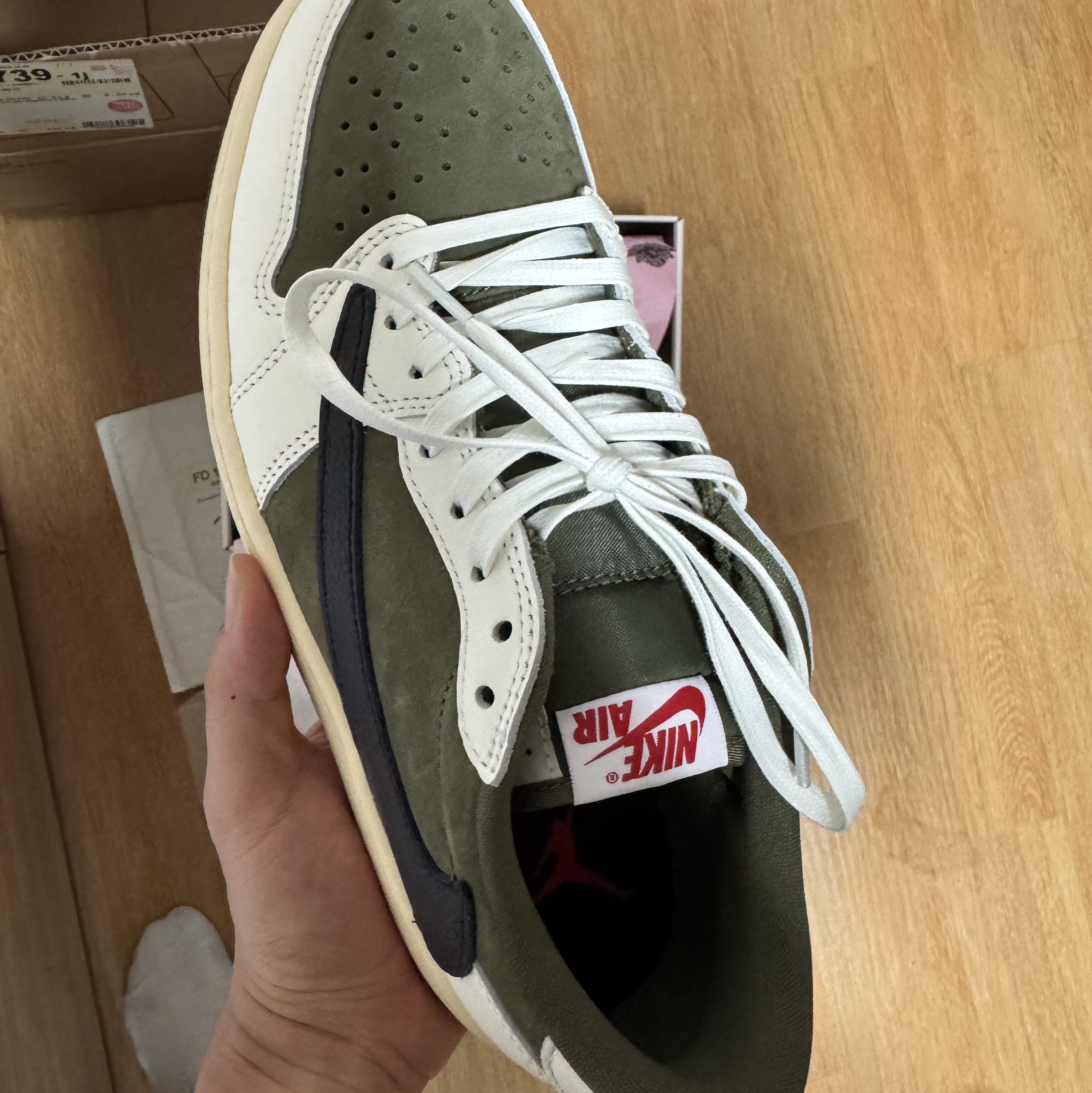 Jordan 1 x Travis Scott Retro Low OG SP Reverse Olive 착용 스타일