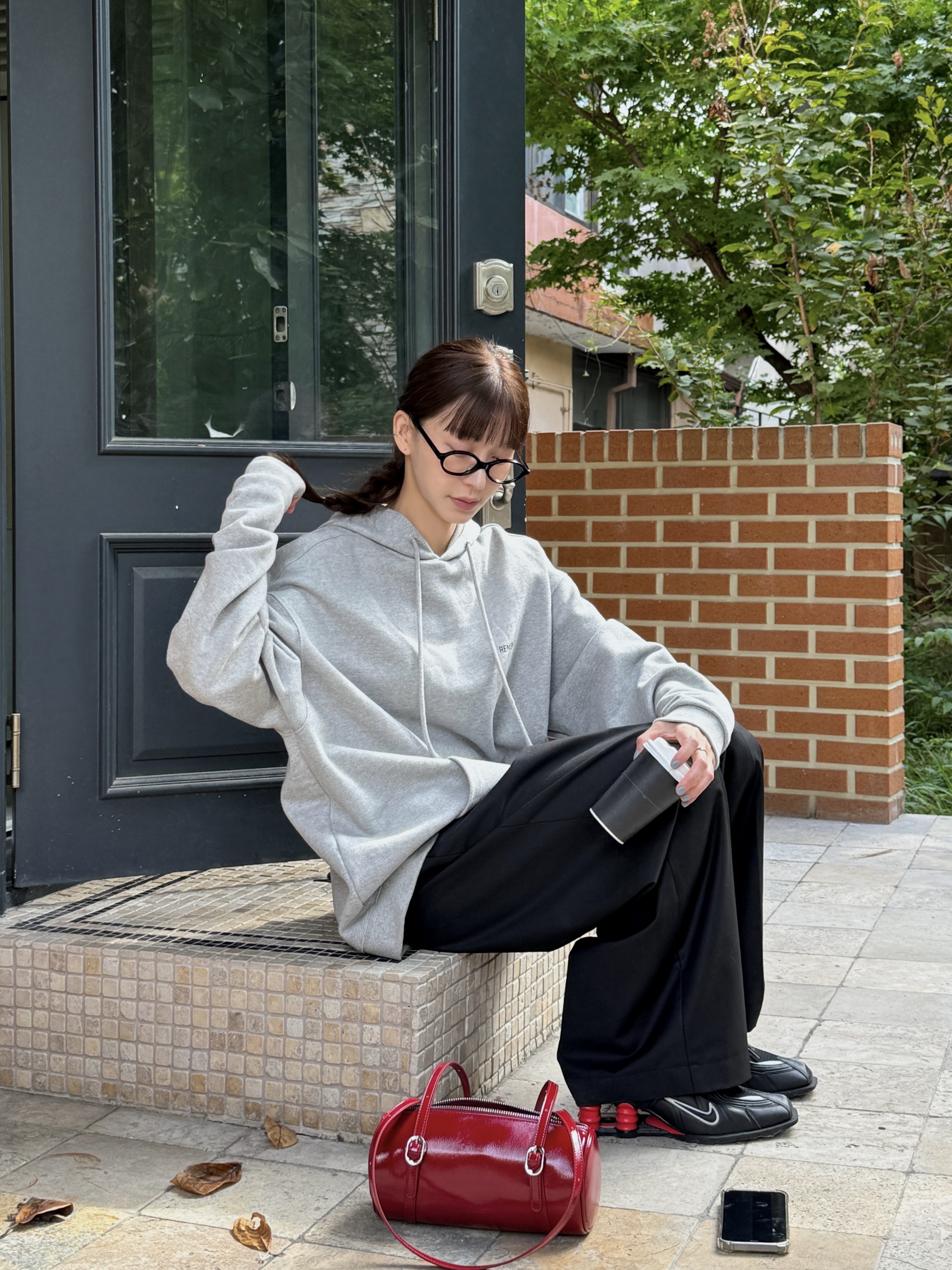 Nike x Martine Rose Shox MR4 Black, Carin Aino C2 Leopard 착용 스타일 - 1