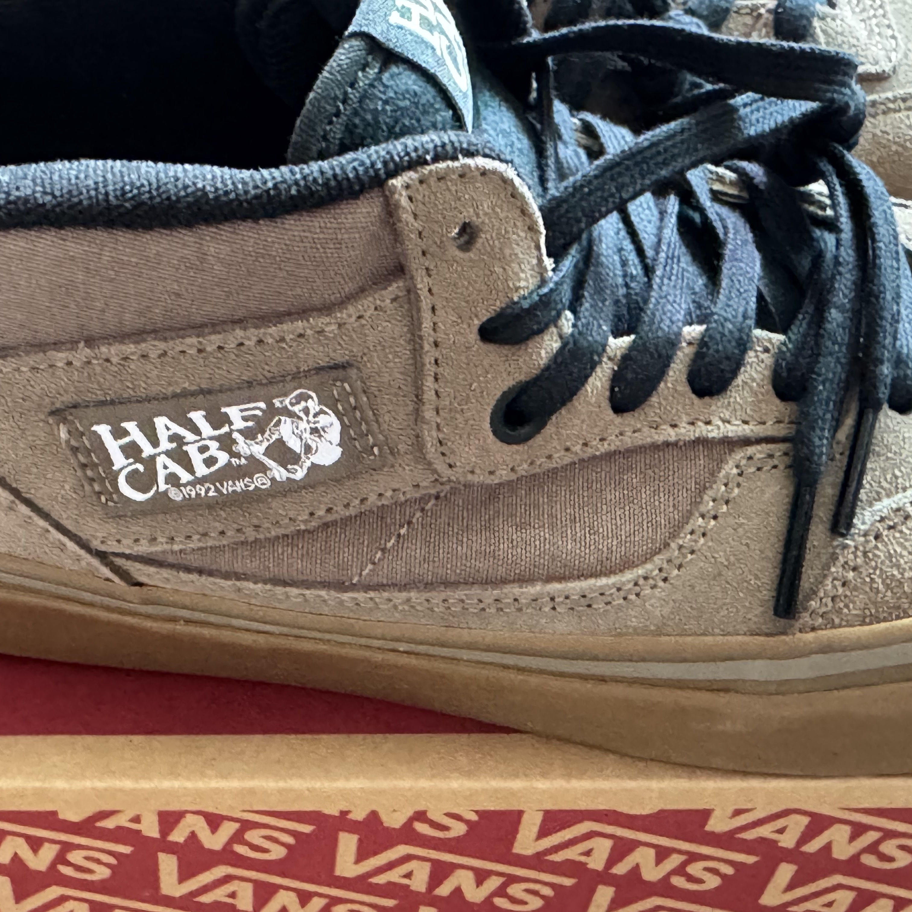 Vans Half Cab 33 DX Anaheim Factory OG Smoke Black 착용 스타일 - 2