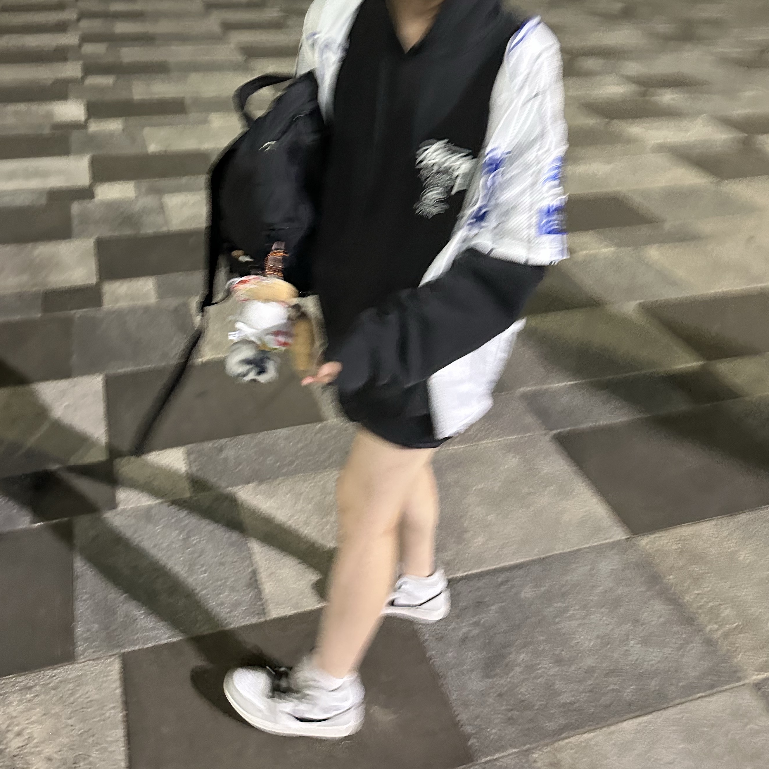 Stussy World Tour Hoodie Black 2023, (W) Jordan 1 Mid Grey Fog 착용 스타일