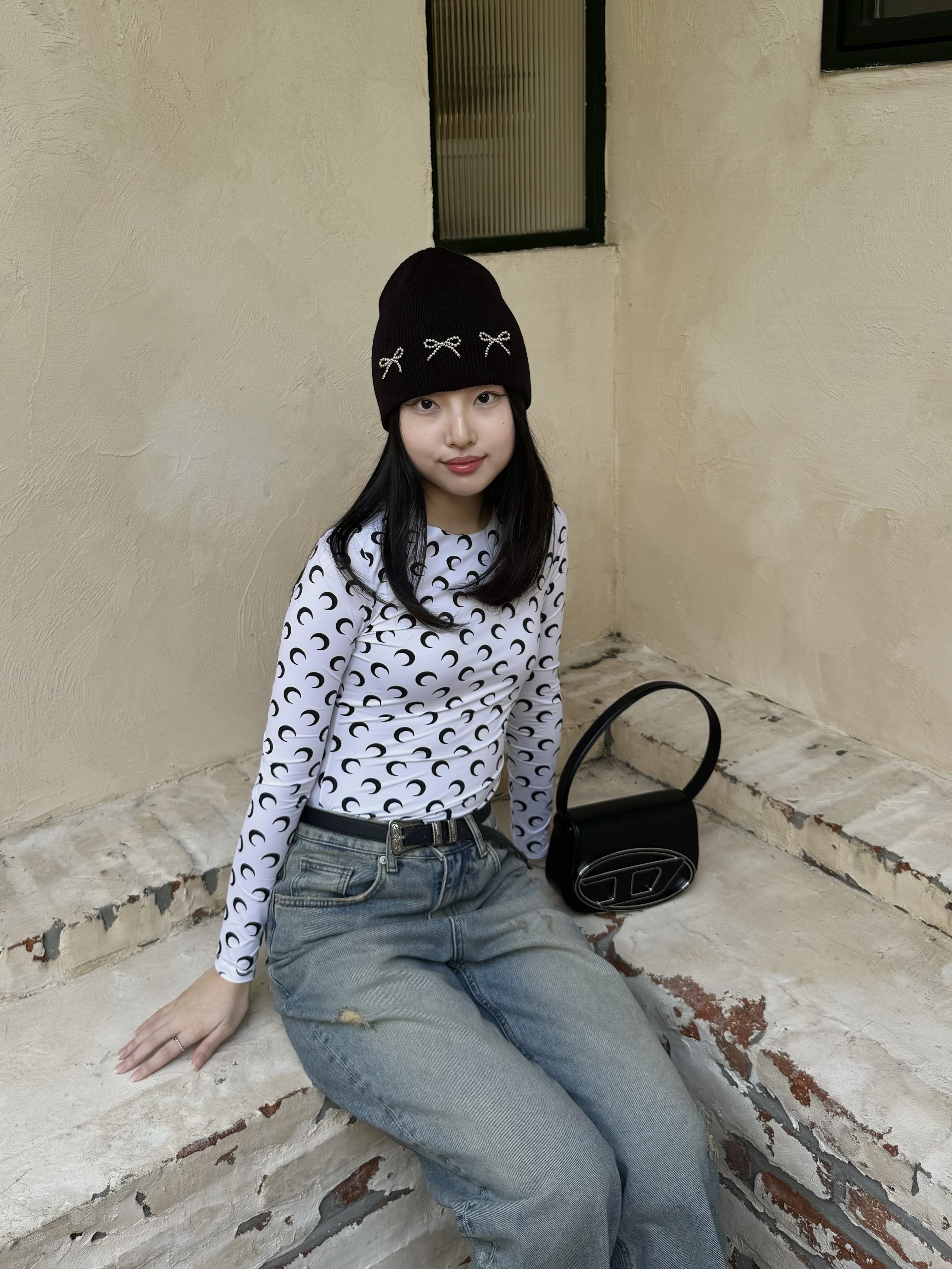 Diesel 1DR Shoulder Bag in Nappa Leather Black, (W) Marine Serre Regenerated Second Skin Top White Moon 착용 스타일 - 7
