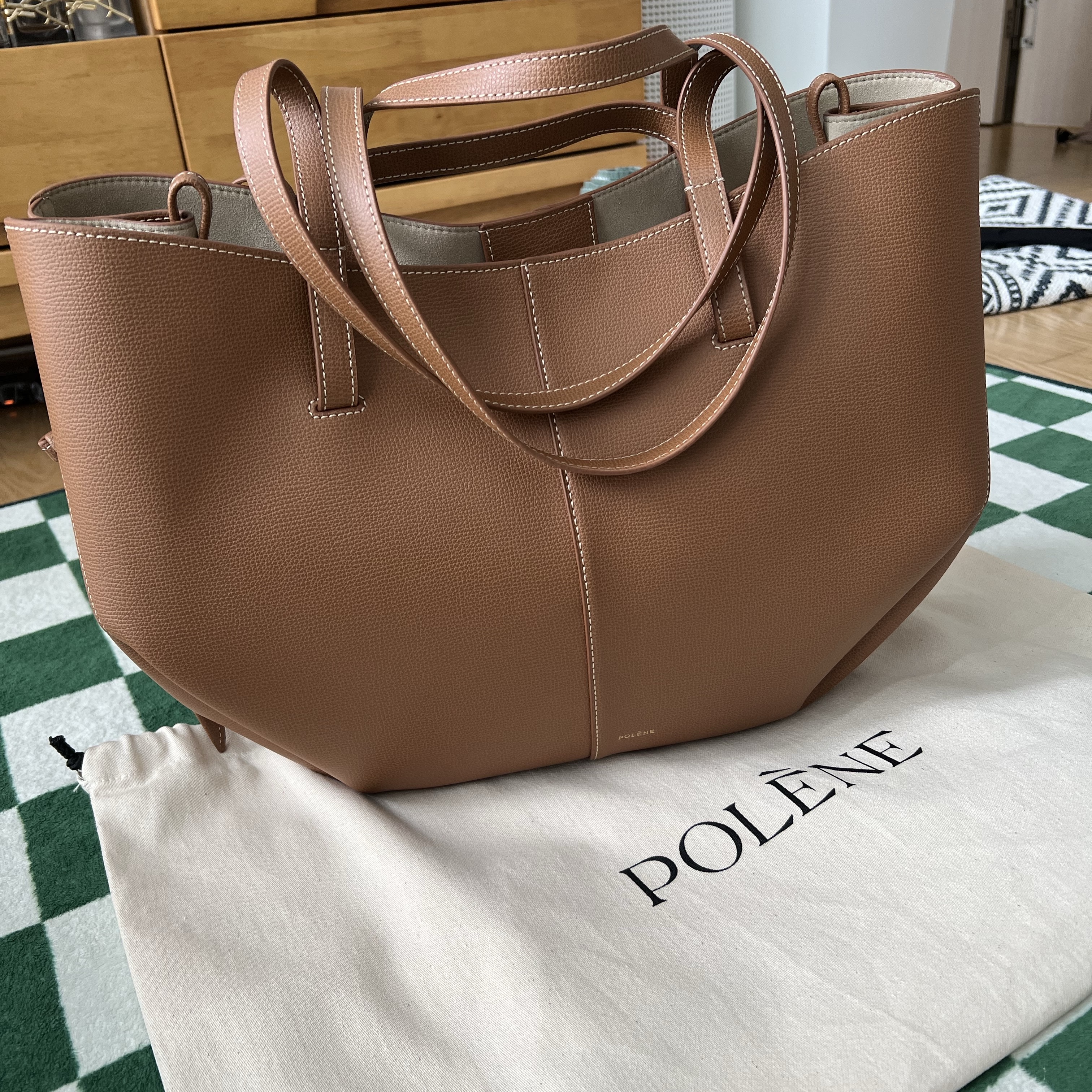 Polene Cyme Camel 착용 스타일