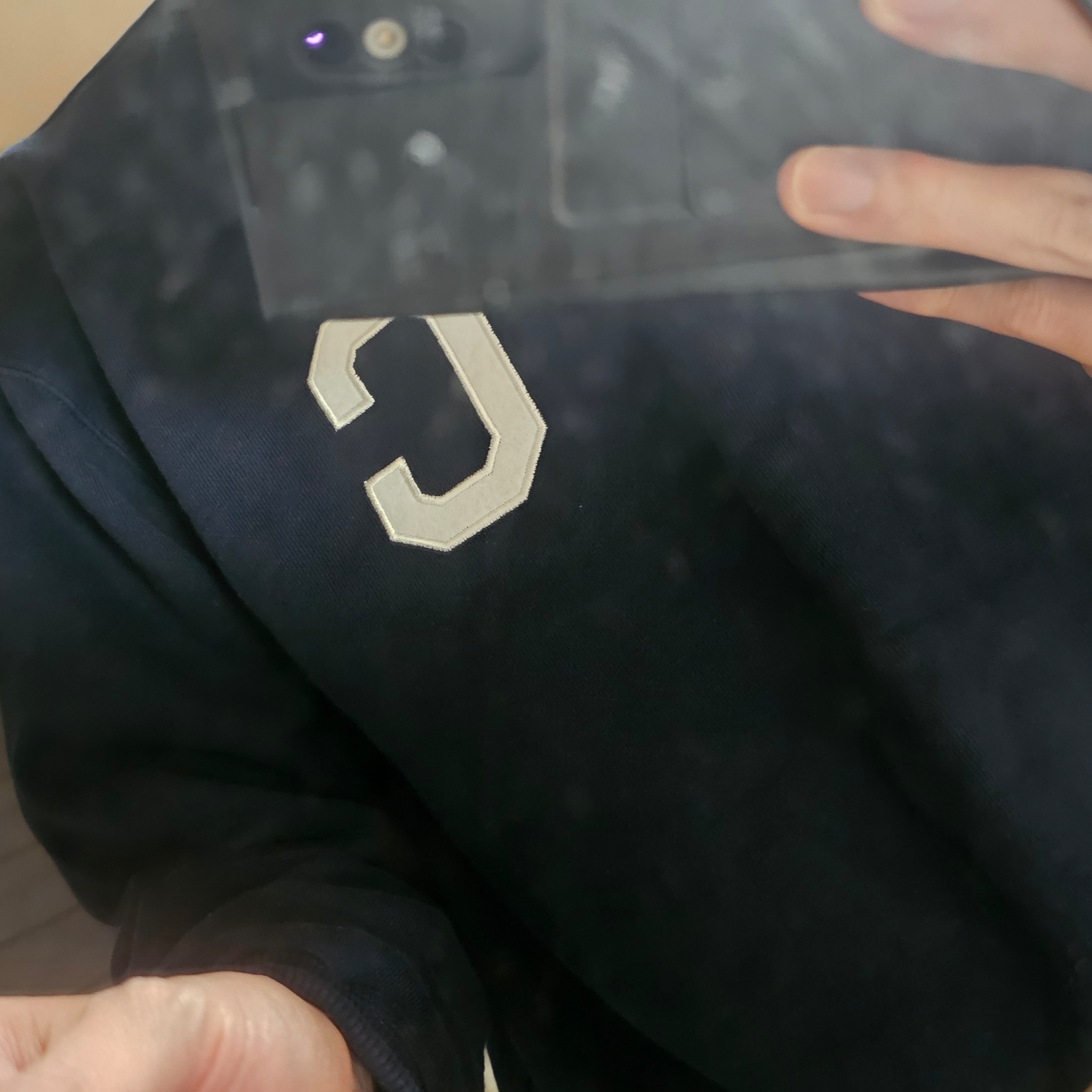 Covernat C Logo Crewneck Black 착용 스타일