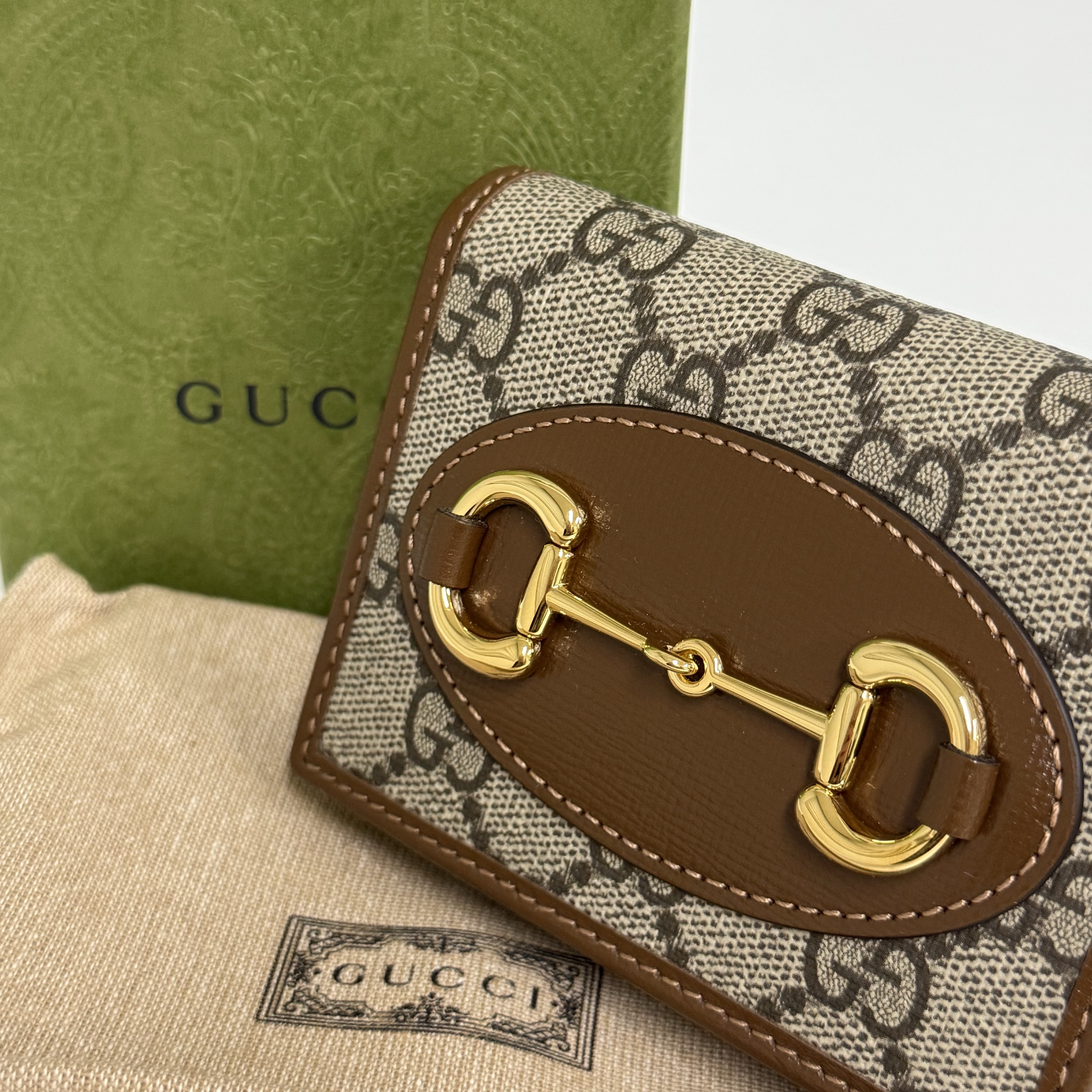 Gucci Horsebit 1955 Card Case Wallet Brown 착용 스타일