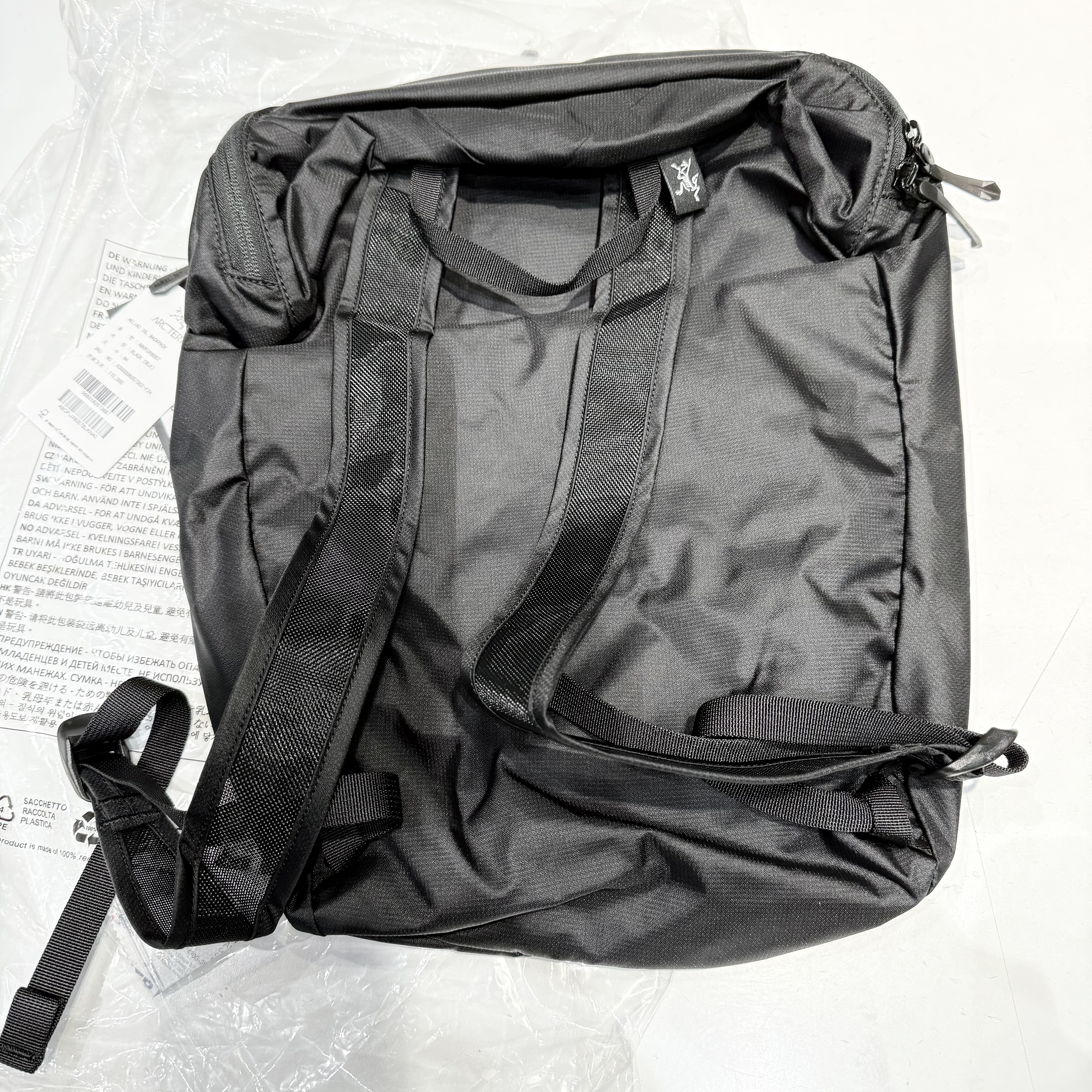 Arc'teryx Heliad 15 Backpack Black 착용 스타일 - 3