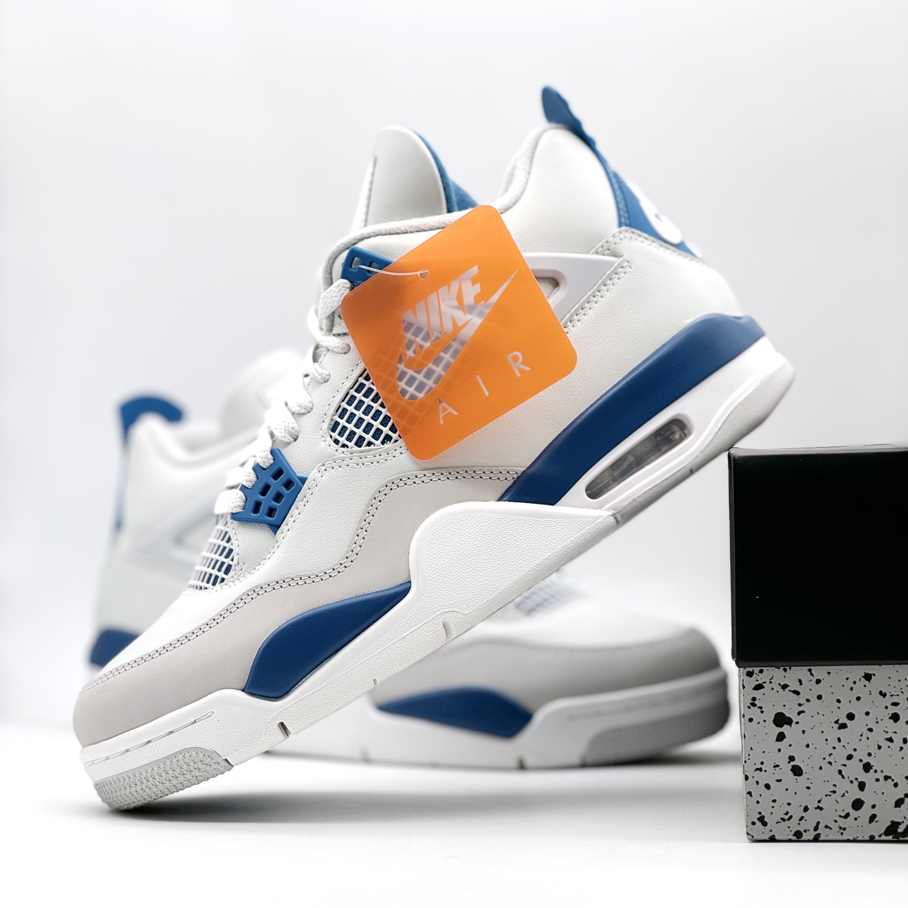 Jordan 4 Retro Industrial Blue 착용 스타일 - 4
