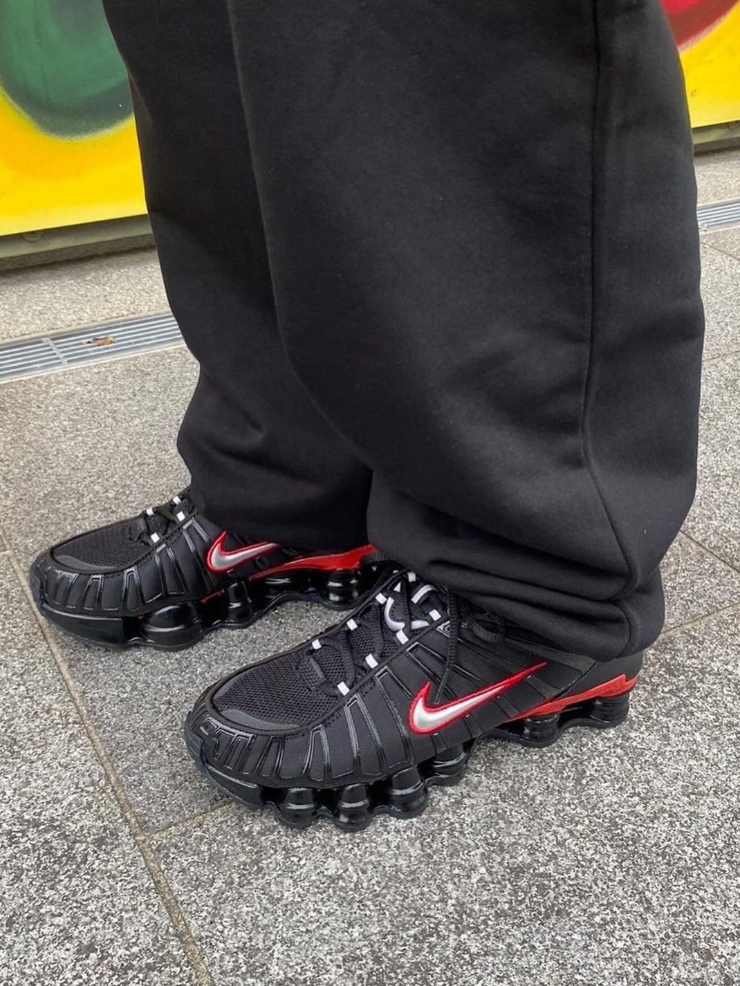 Nike Shox TL Black University Red 착용 스타일