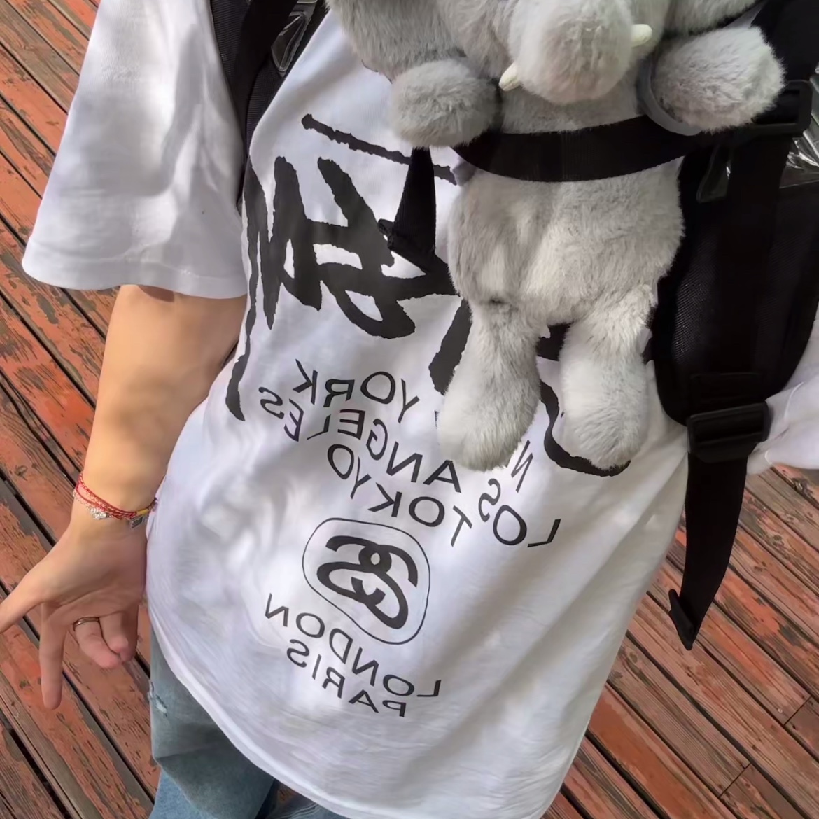 Stussy World Tour T-Shirt White 2024,2025 착용 스타일 - 2