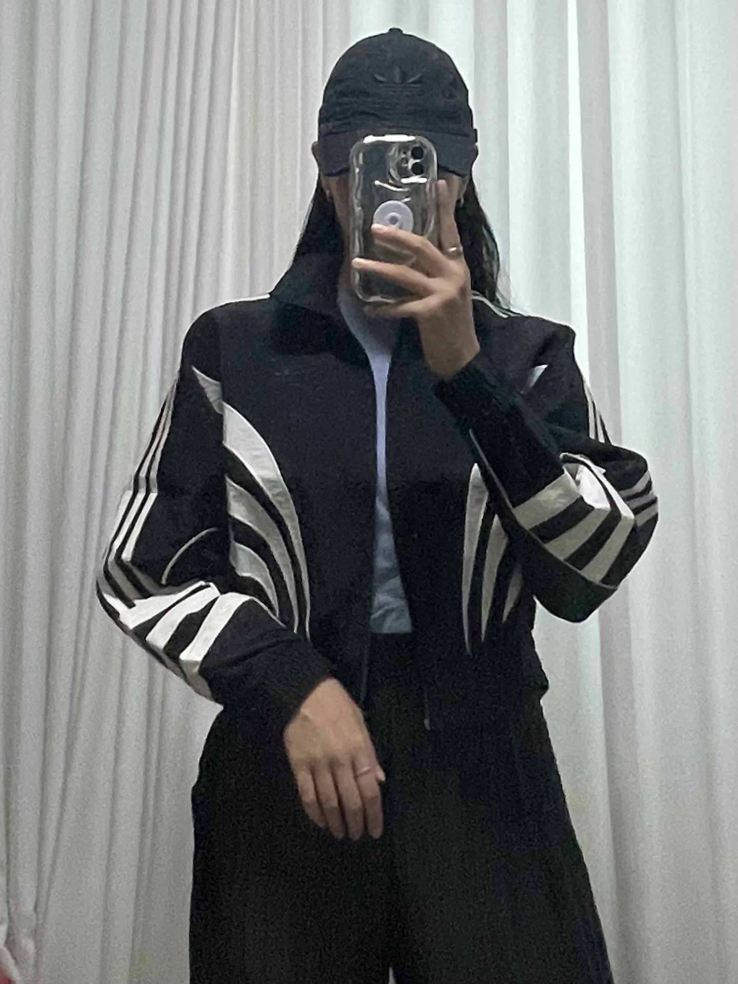Adidas Premium Essentials Dad Cap Black, Adidas Samba OG Black White Gum 착용 스타일 - 4