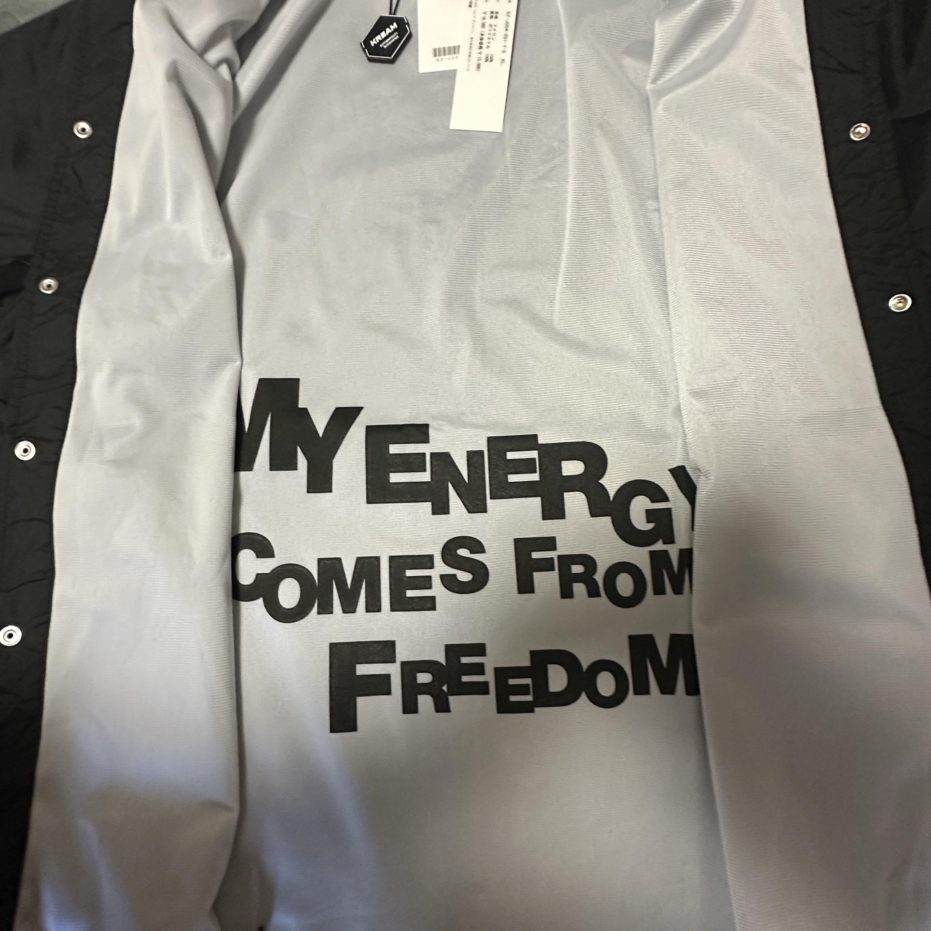 CDG Logo Coach Jacket Black 착용 스타일 - 2
