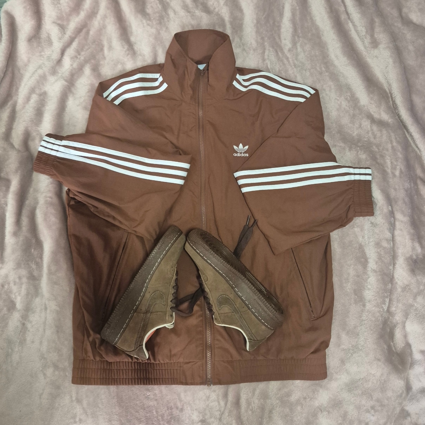 Adidas Adicolor Woven Firebird Track Top Preloved Brown - KR Sizing, (W) Nike Air Force 1 '07 Cacao Wow 착용 스타일