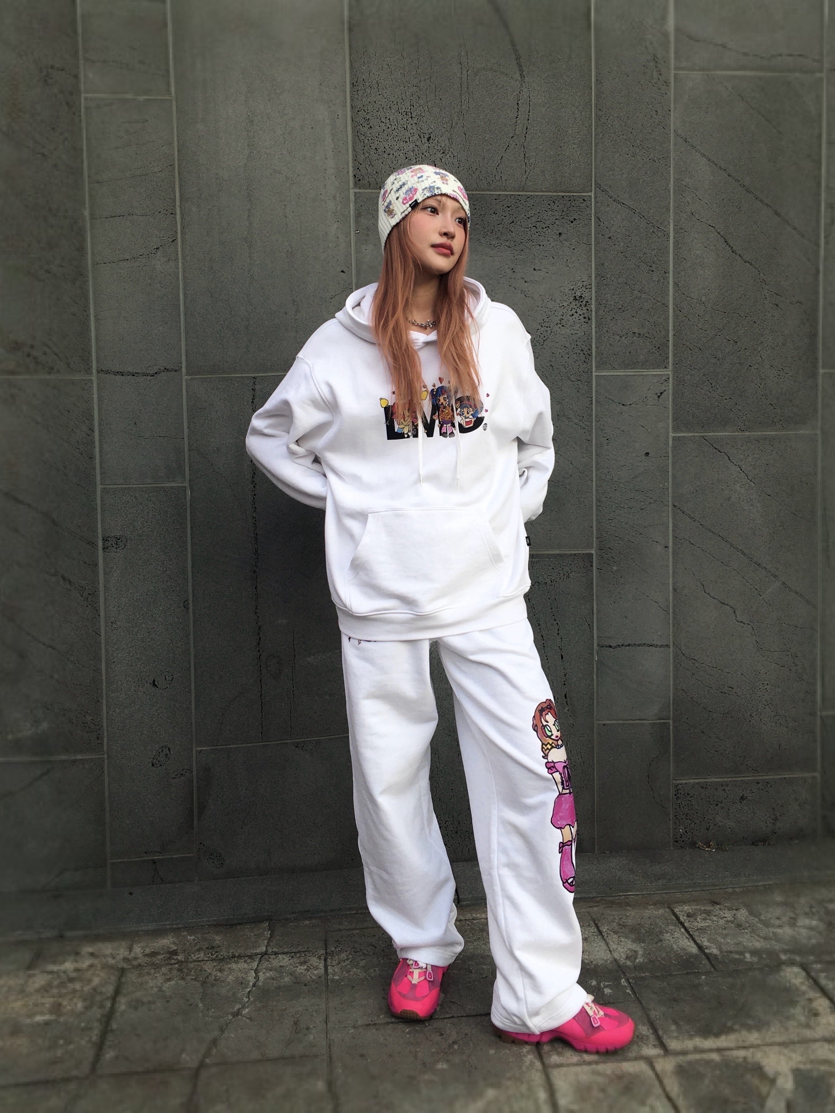Nike x Jacquemus Air Humara LX Pink Flash 착용 스타일 - 2