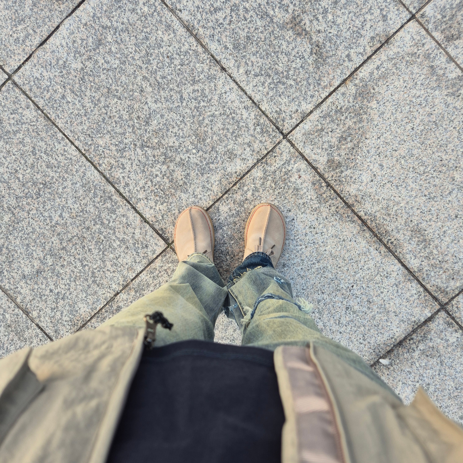 Clarks Desert Trek Sand Suede 착용 스타일 - 2