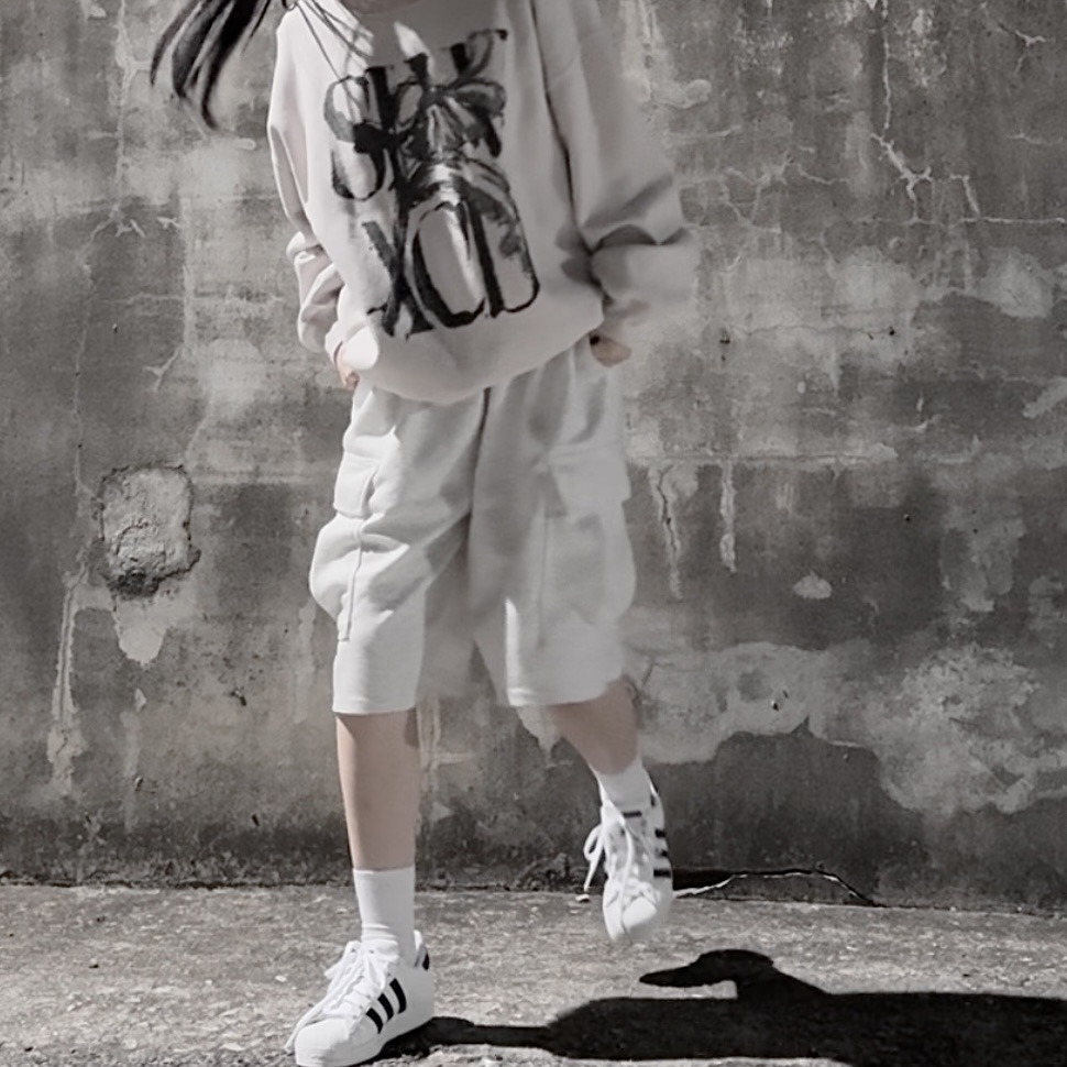 Adidas Superstar White Black 착용 스타일 - 1