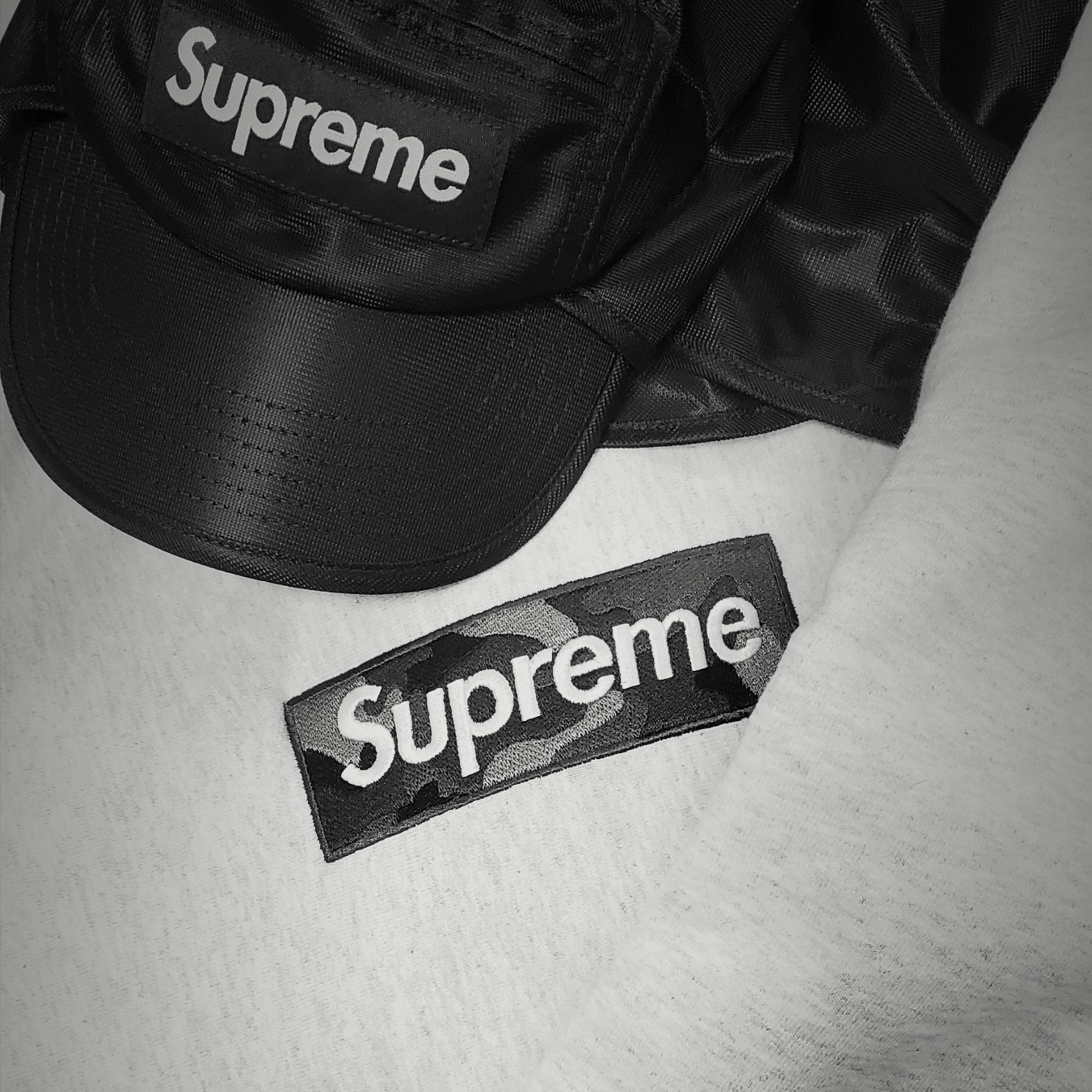 Supreme Box Logo Hooded Sweatshirt Ash Grey - 23FW, Supreme Mesh Sunshield Camp Cap Black - 24SS 착용 스타일