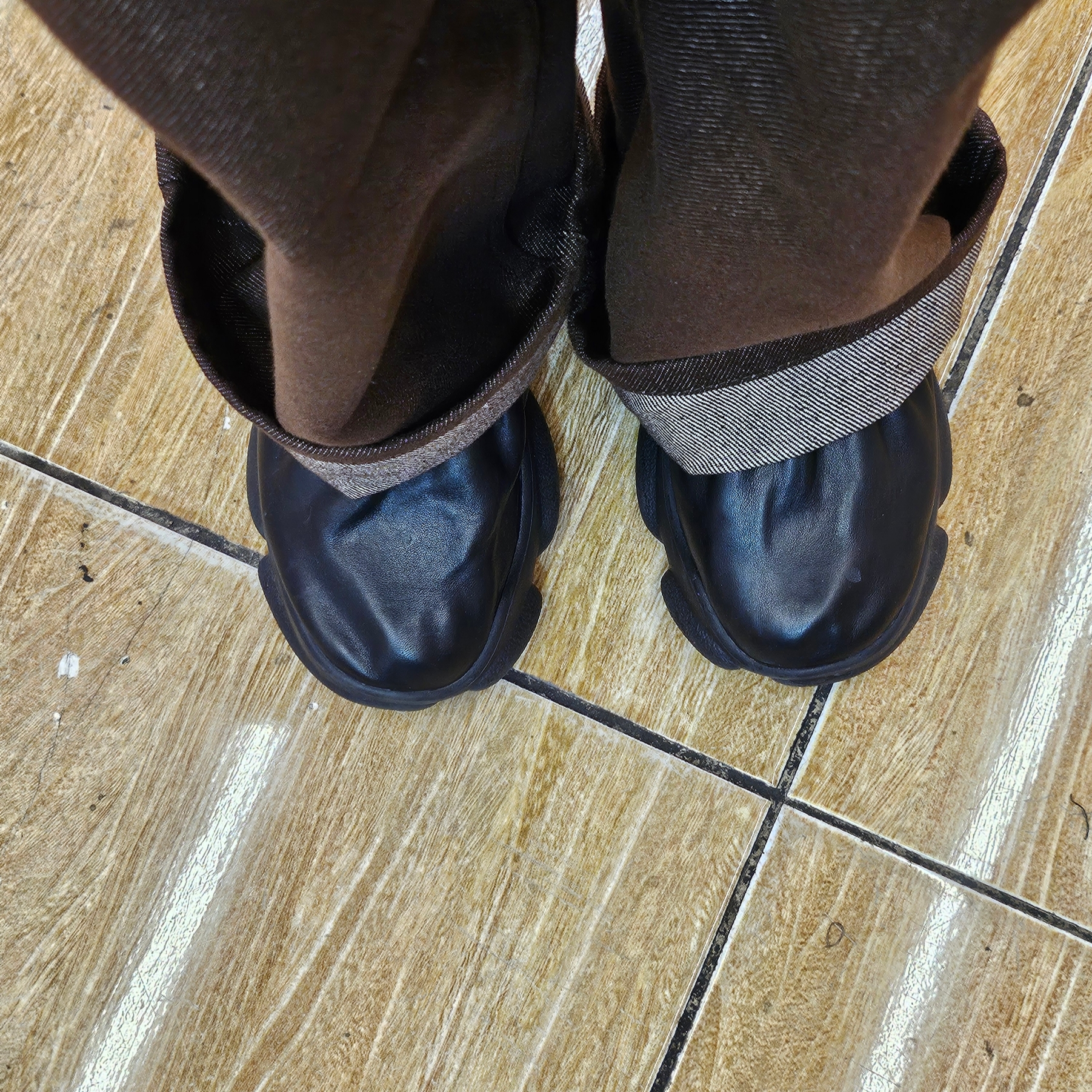 Amomento Wool Martin Pants Brown - 24FW 착용 스타일