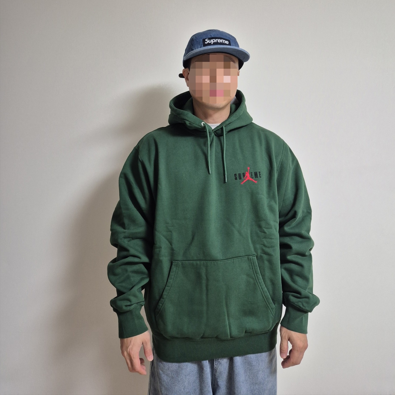 Supreme Washed Chino Twill Camp Cap Denim - 24FW, Supreme x Jordan Hooded Sweatshirt Green - 24FW 착용 스타일 - 4