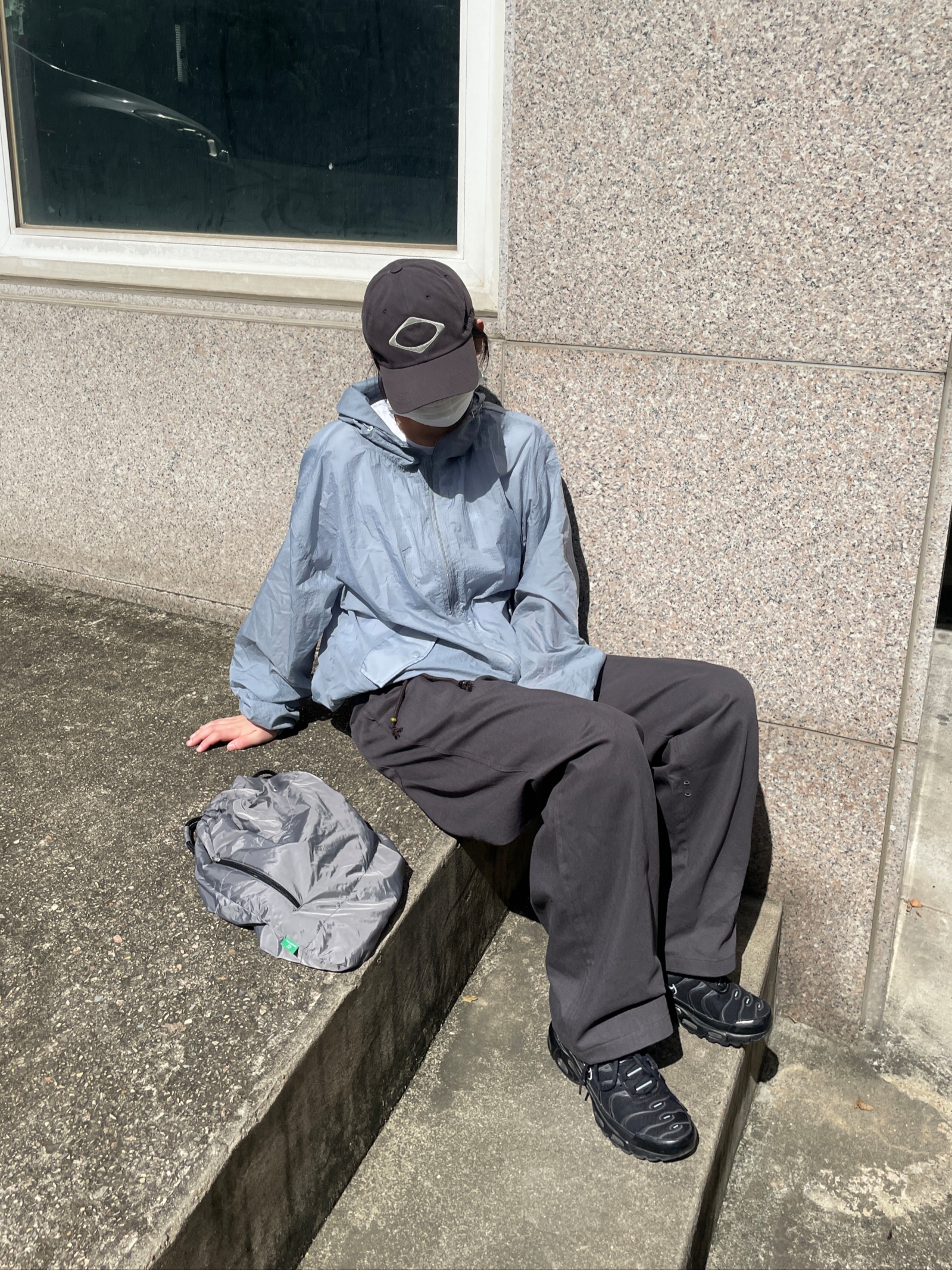 (W) Nike Air Max Plus Triple Black 착용 스타일 - 4