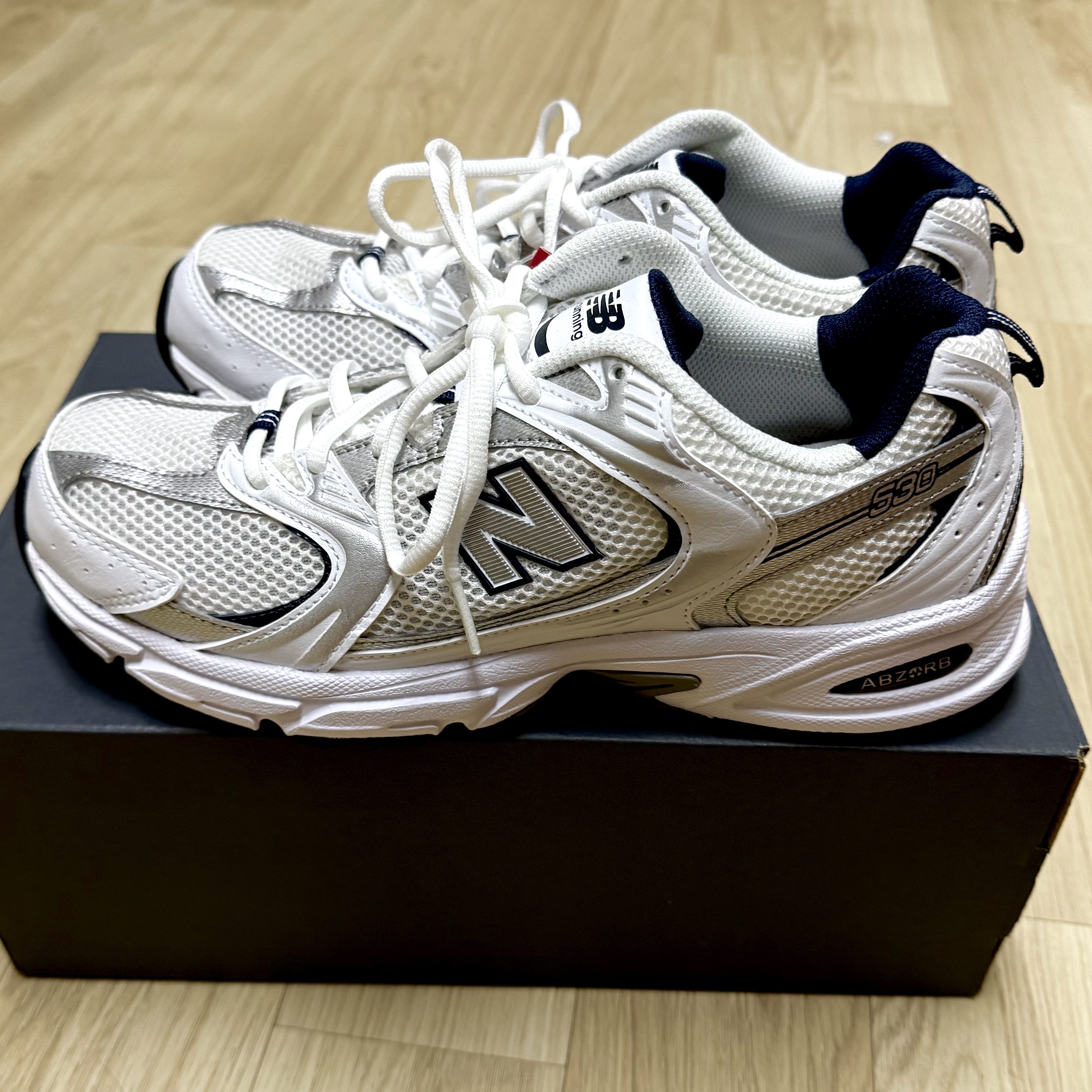 New Balance 530 White 착용 스타일 - 1