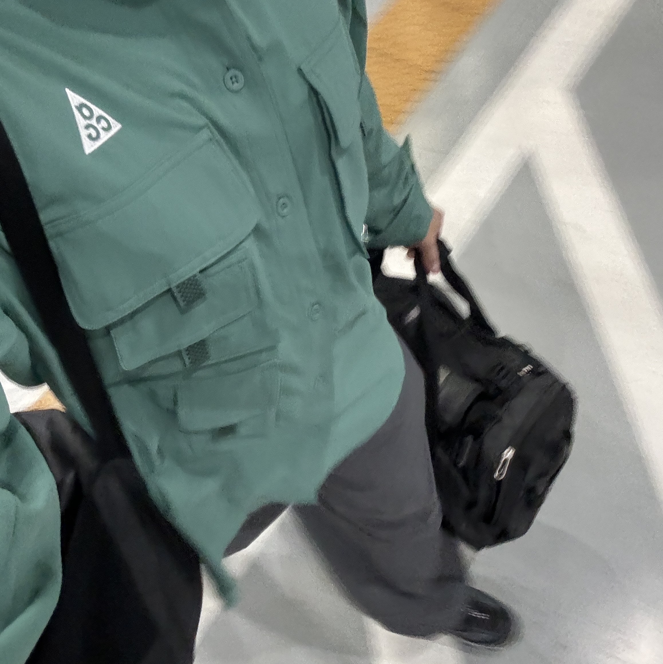 Nike ACG Rope De Dope Primaloft Therma-Fit Jacket Black Summit White - Asia, Nike ACG Storm-Fit ADV Gore-Tex Misery Ridge Jacket Deep Jungle - Asia 착용 스타일 - 4