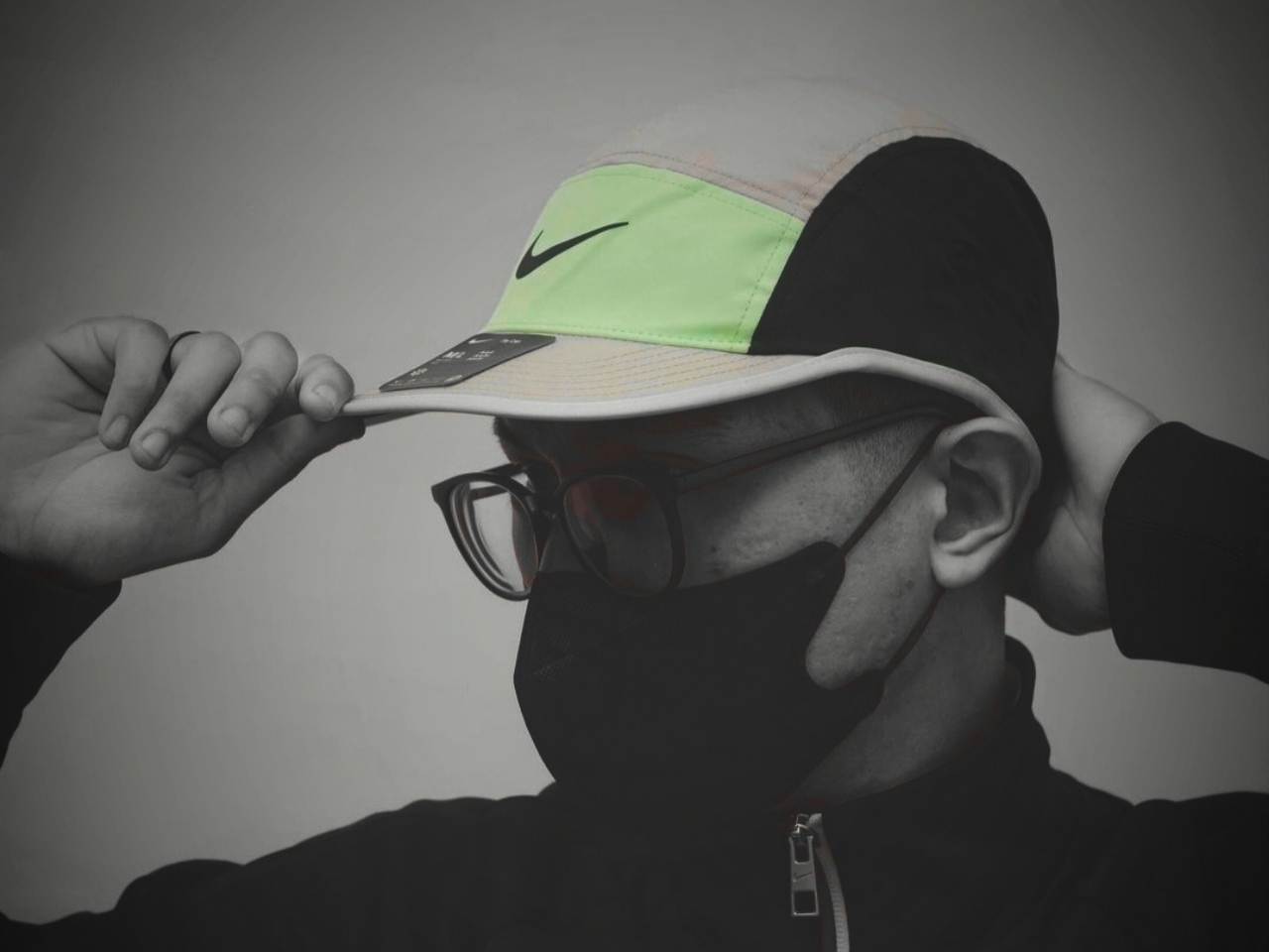 Nike Dri-Fit Fly Unstructured Swoosh Cap Light Iron Ore Vapour Green, Satisfy Flitesilk Running Cap Black 착용 스타일