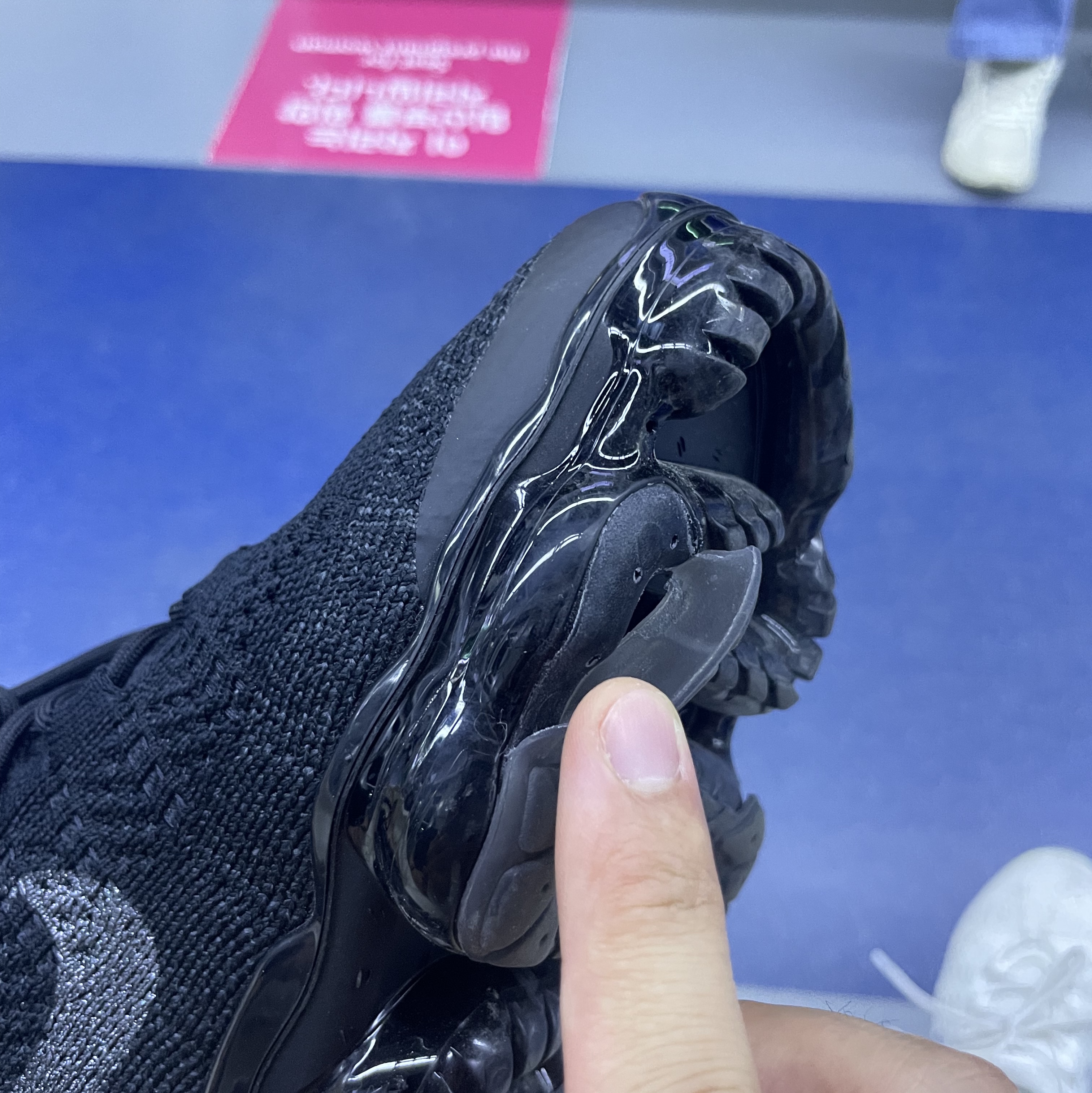 Nike Air VaporMax 2023 Flyknit Triple Black 착용 스타일 - 4
