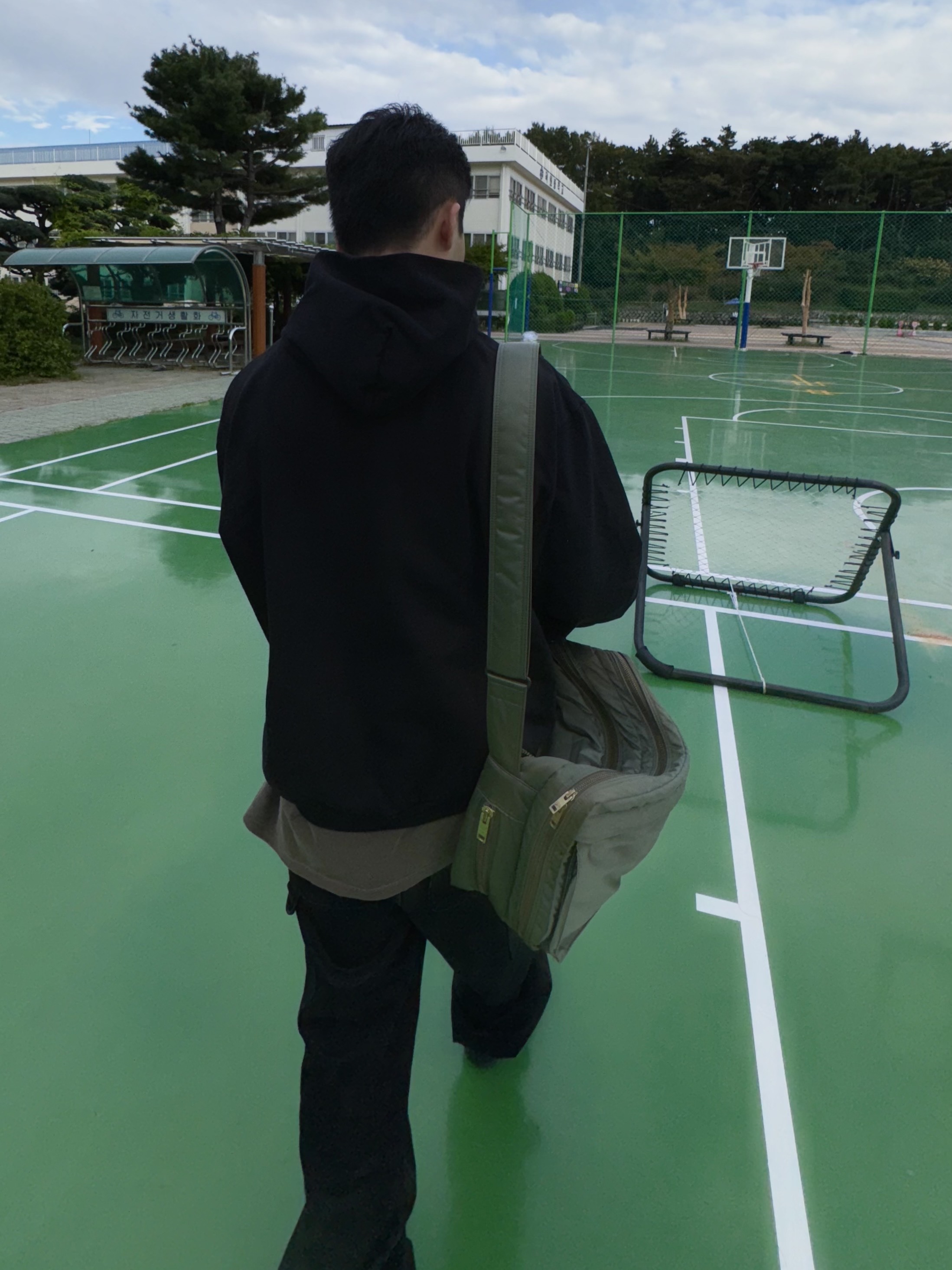 Yeezy x Gosha Rubchinskiy YZY Black Dogs Hoodie Black, Nike Air Force 1 Mid '07 Black 착용 스타일 - 1