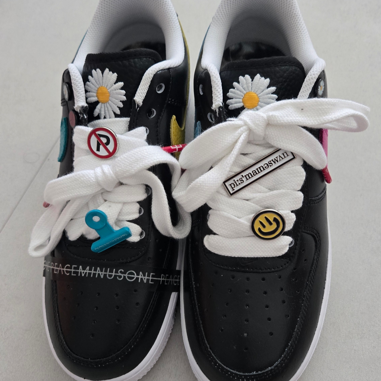 Nike x Peaceminusone Air Force 1 Low Para-Noise 3.0 Black and Multicolor, Peaceminusone Daisy Sticker Tape #1 (Set of 3) 착용 스타일 - 2